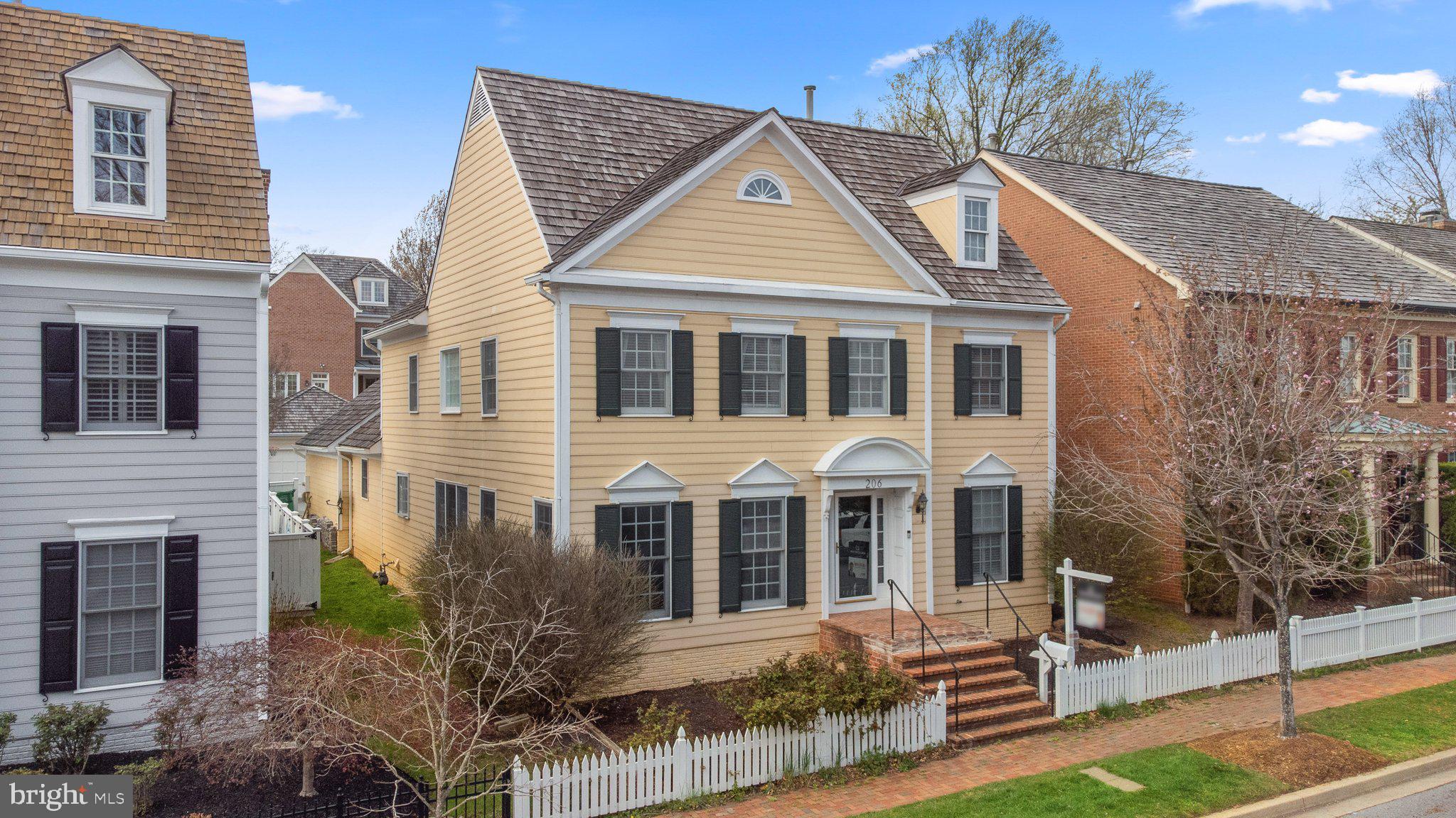 KENTLANDS GATEHOUSE - Residential