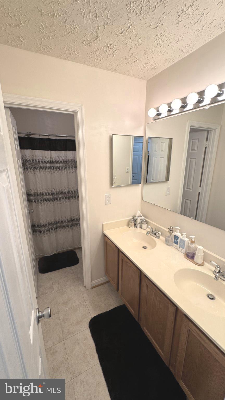 DORCHESTER - ST. CHARLES - Residential Lease