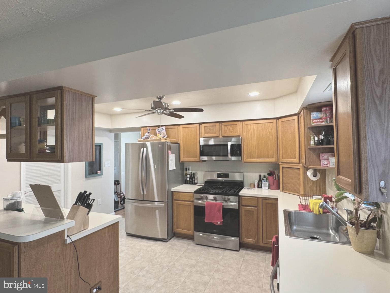 DORCHESTER - ST. CHARLES - Residential Lease