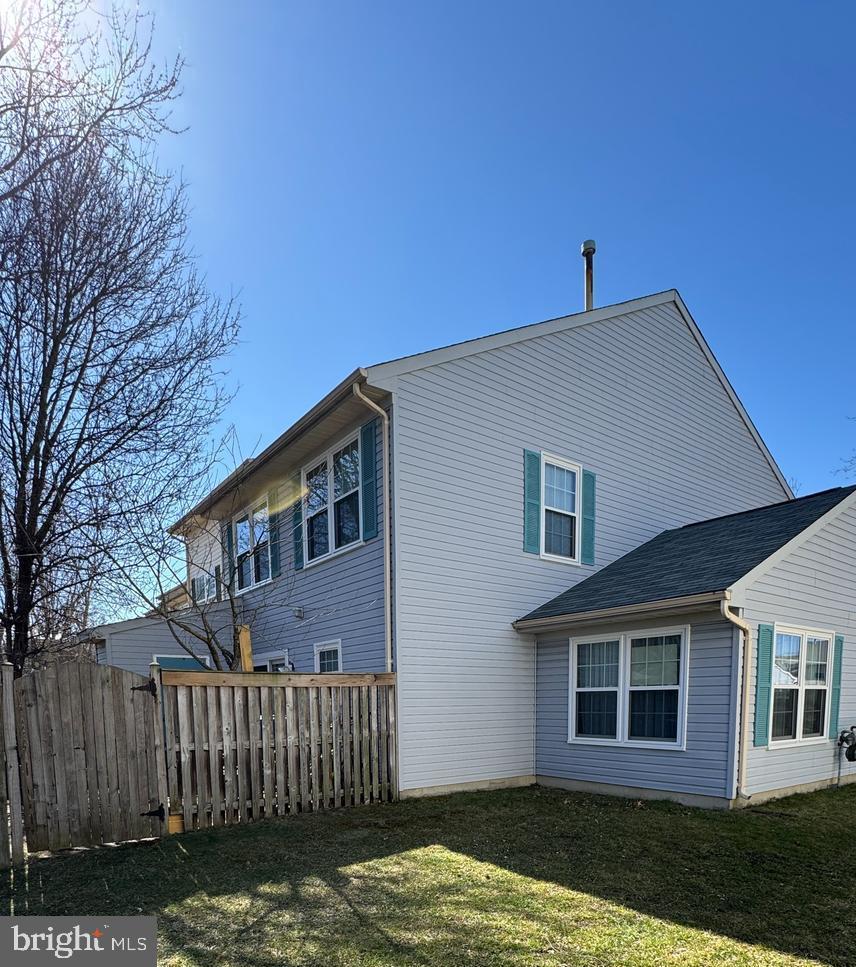 DORCHESTER - ST. CHARLES - Residential Lease