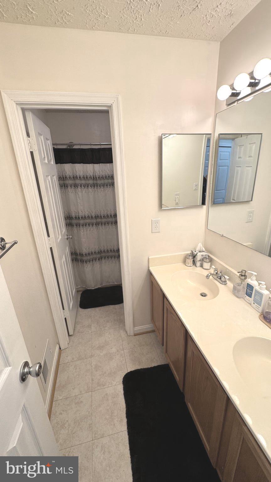 DORCHESTER - ST. CHARLES - Residential Lease