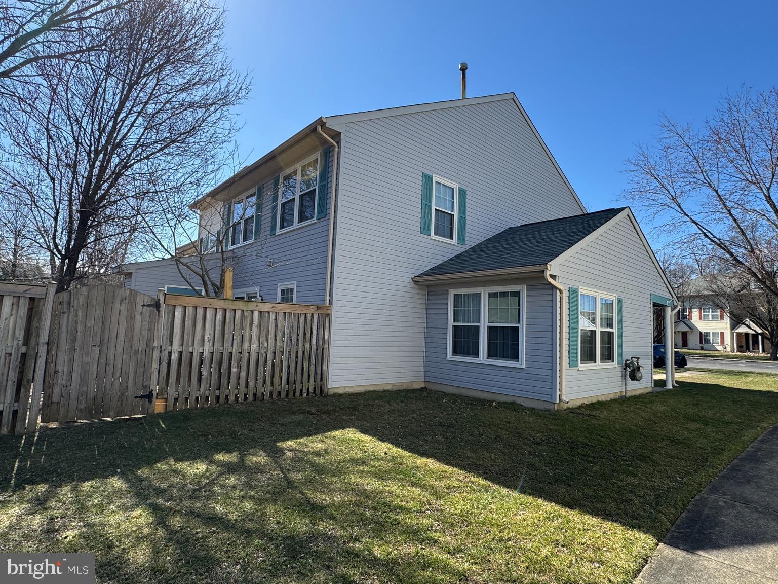 DORCHESTER - ST. CHARLES - Residential Lease