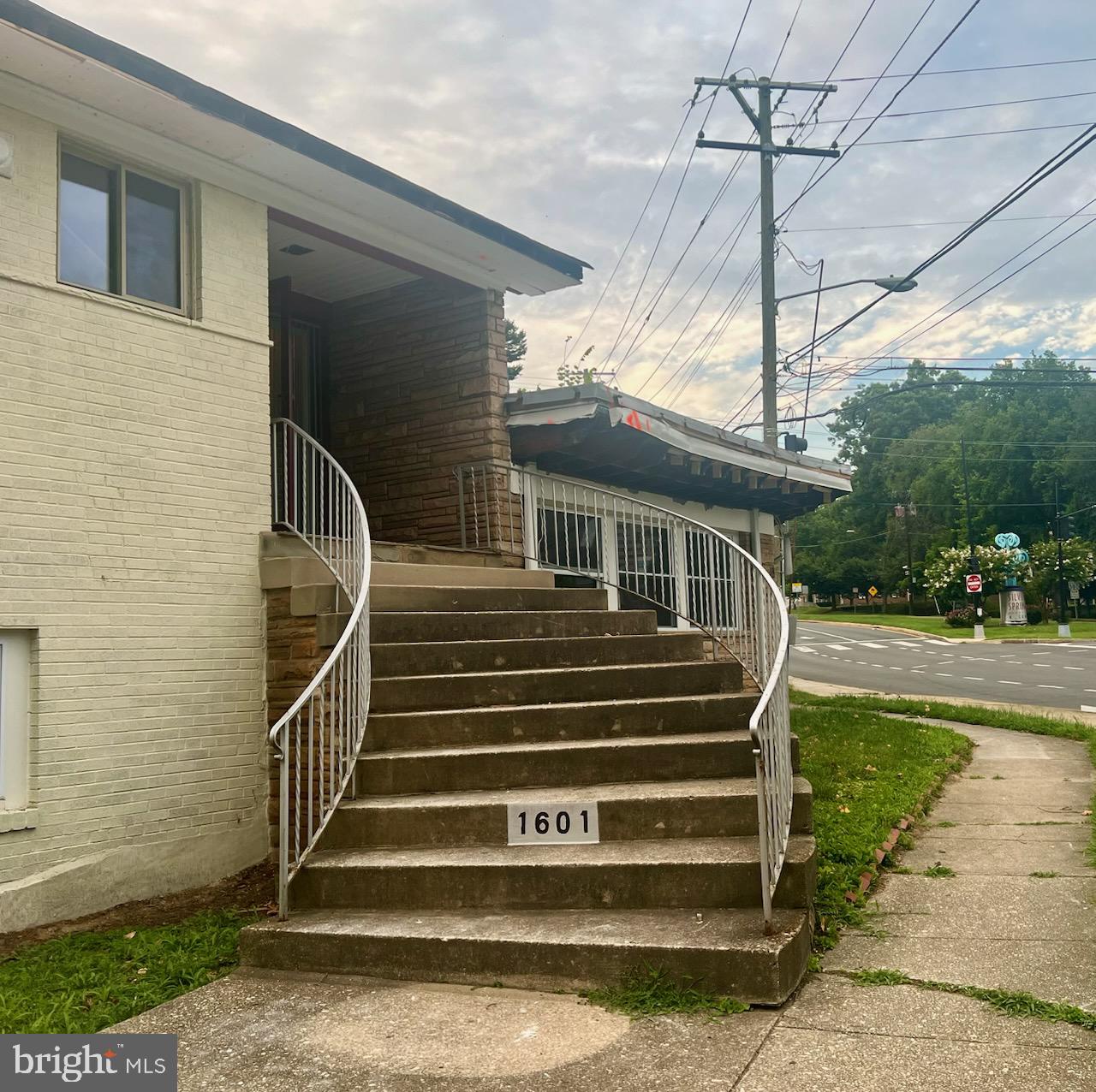 1601 NORTH PORTAL DRIVE NW