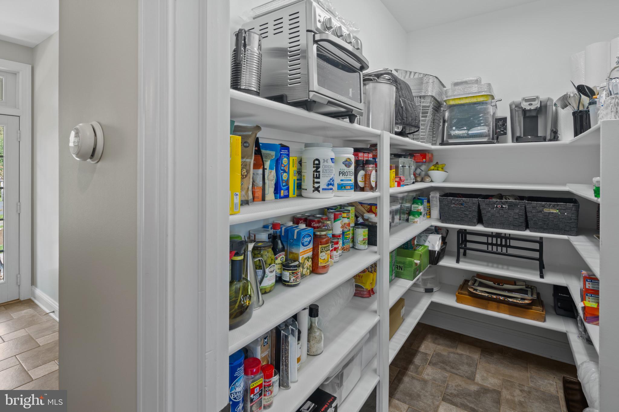 WHITE HALL - Residential