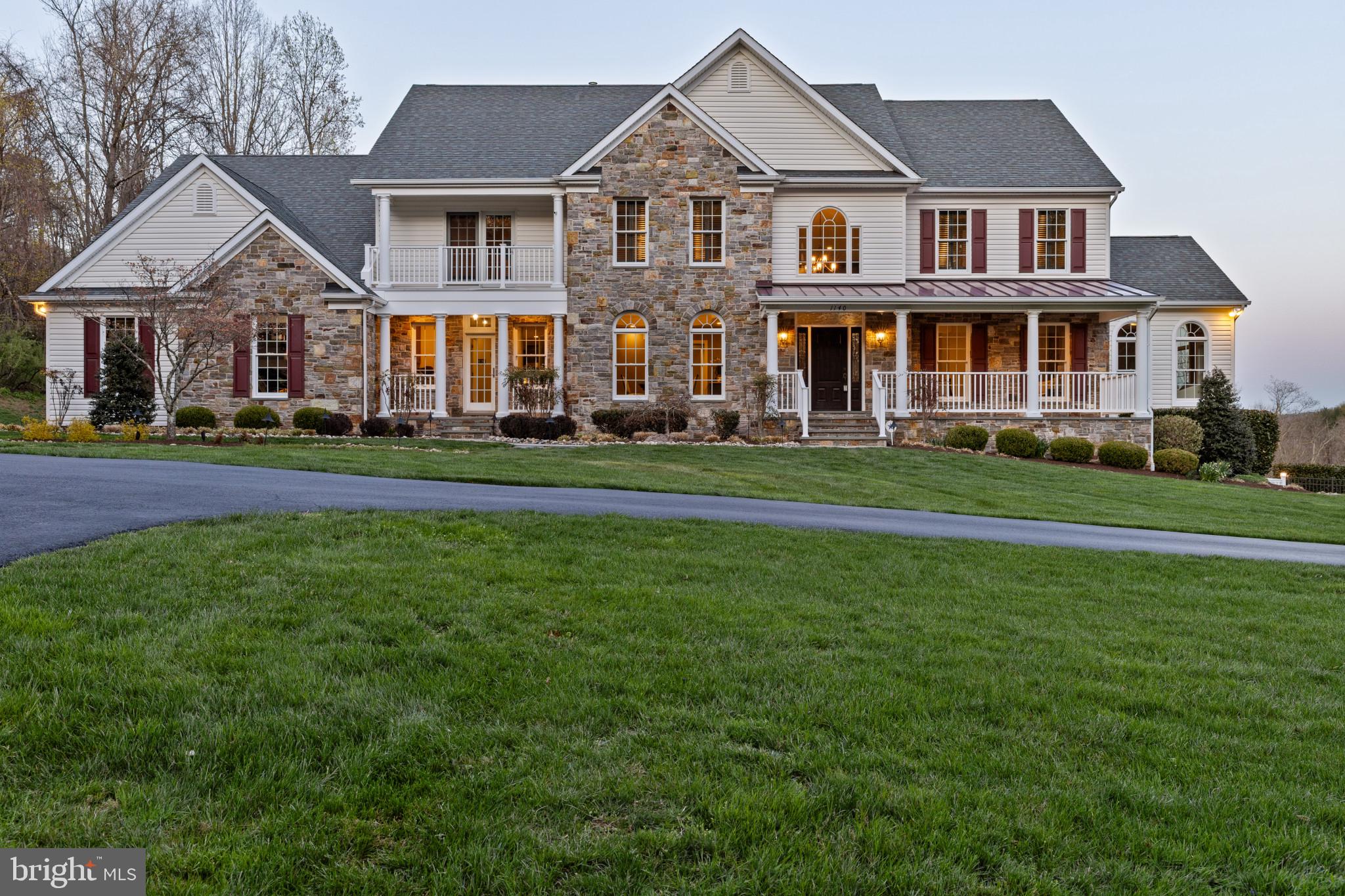 WHITE HALL - Residential