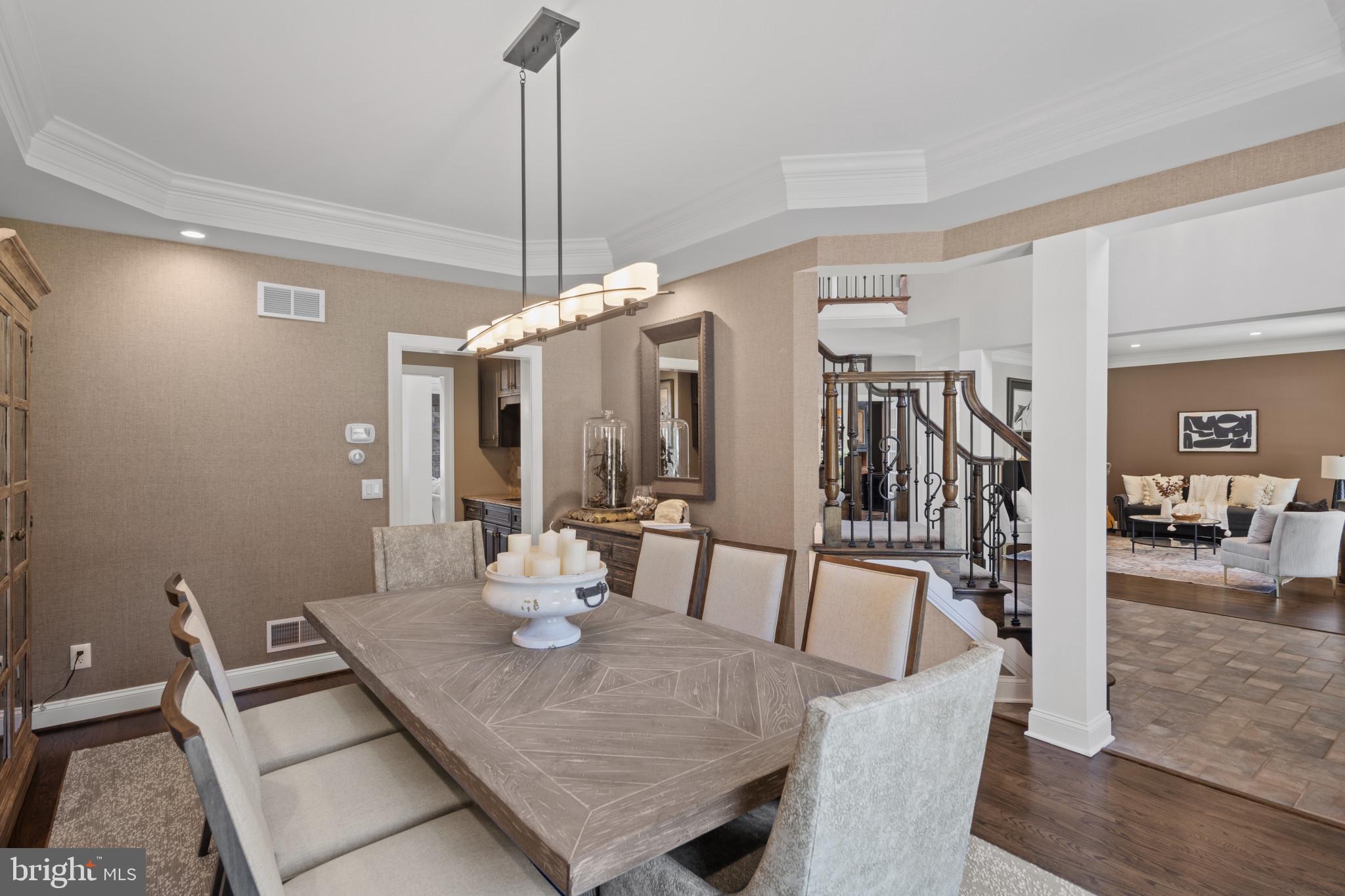 WHITE HALL - Residential