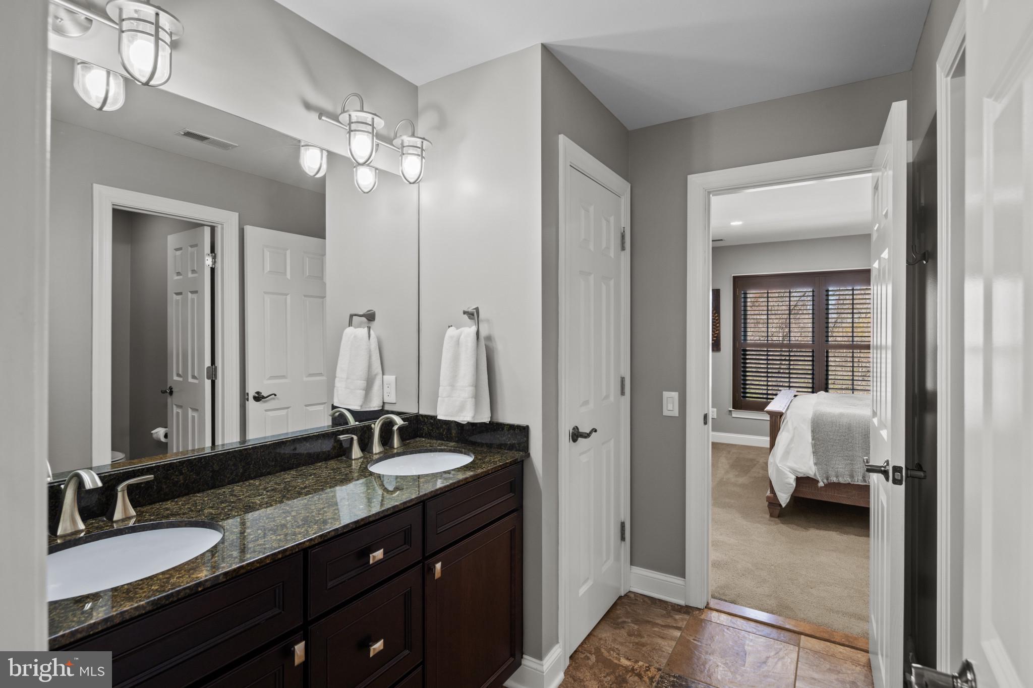 WHITE HALL - Residential