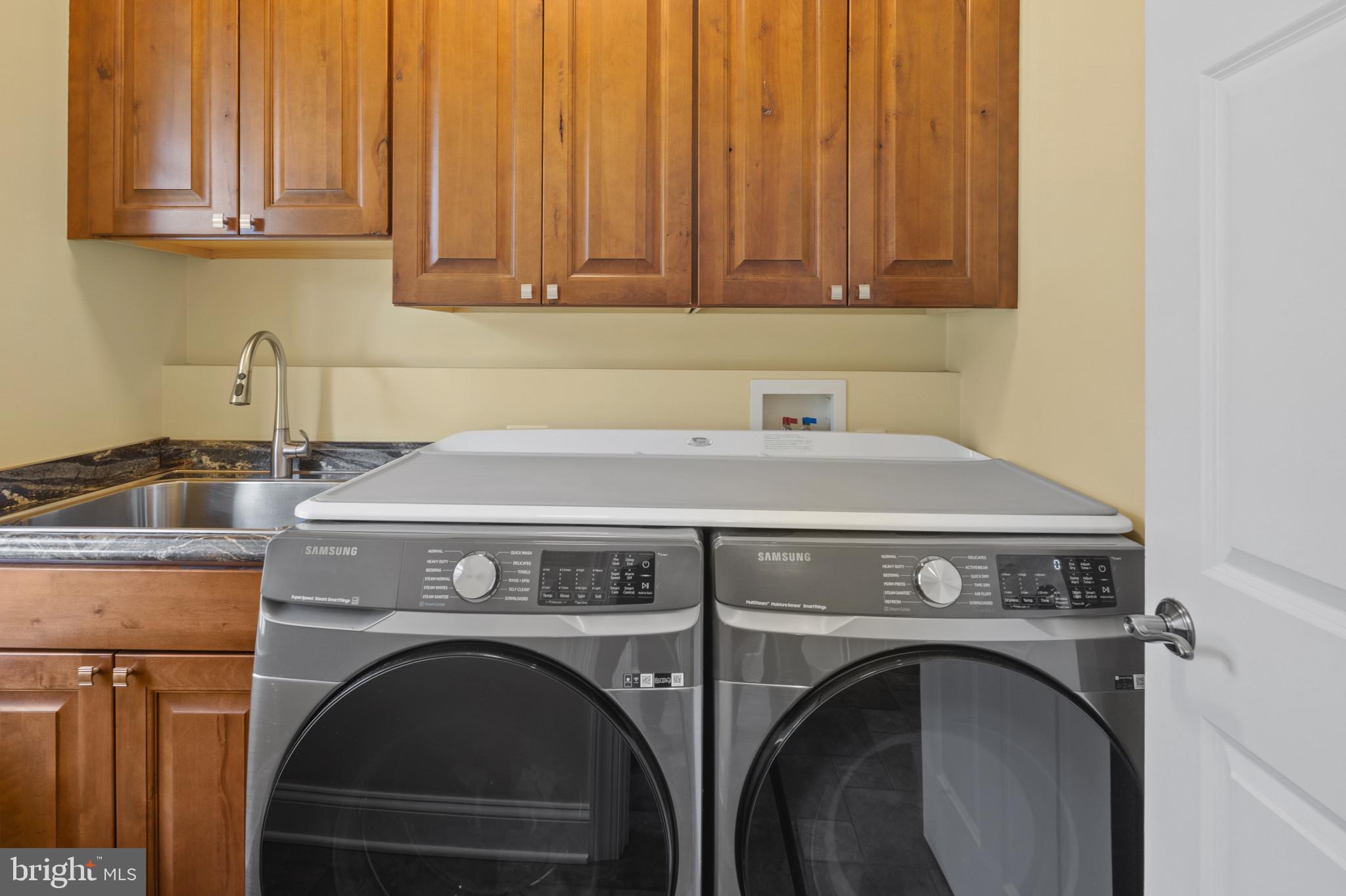 WHITE HALL - Residential