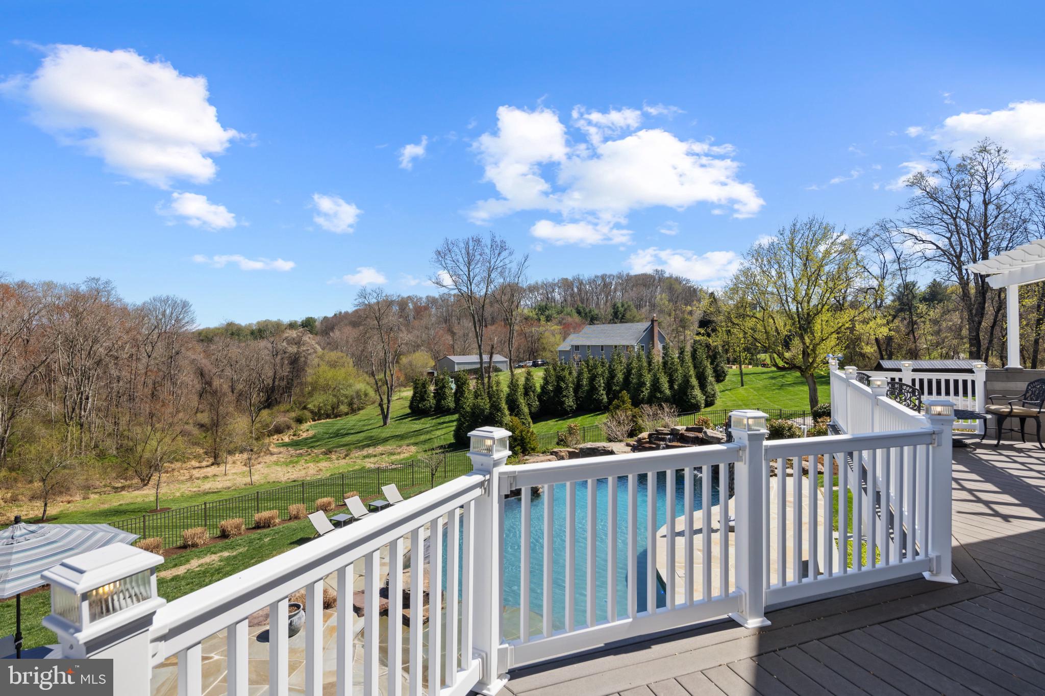 WHITE HALL - Residential