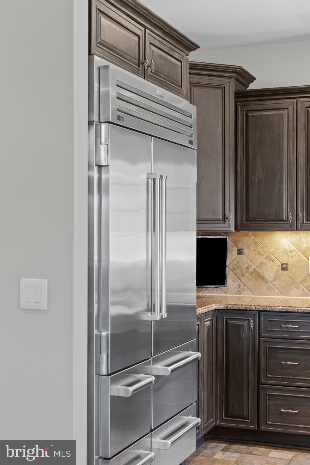 WHITE HALL - Residential