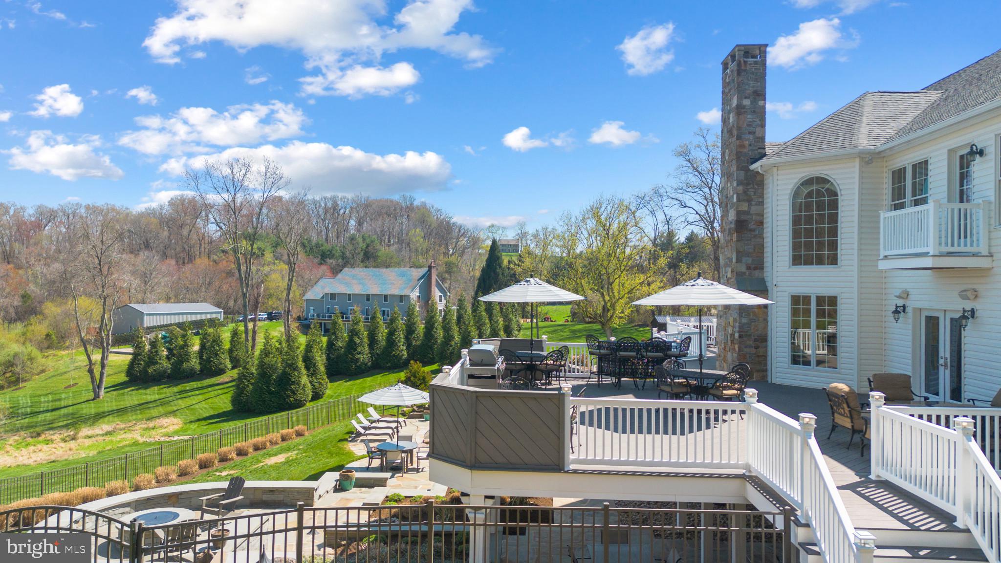 WHITE HALL - Residential