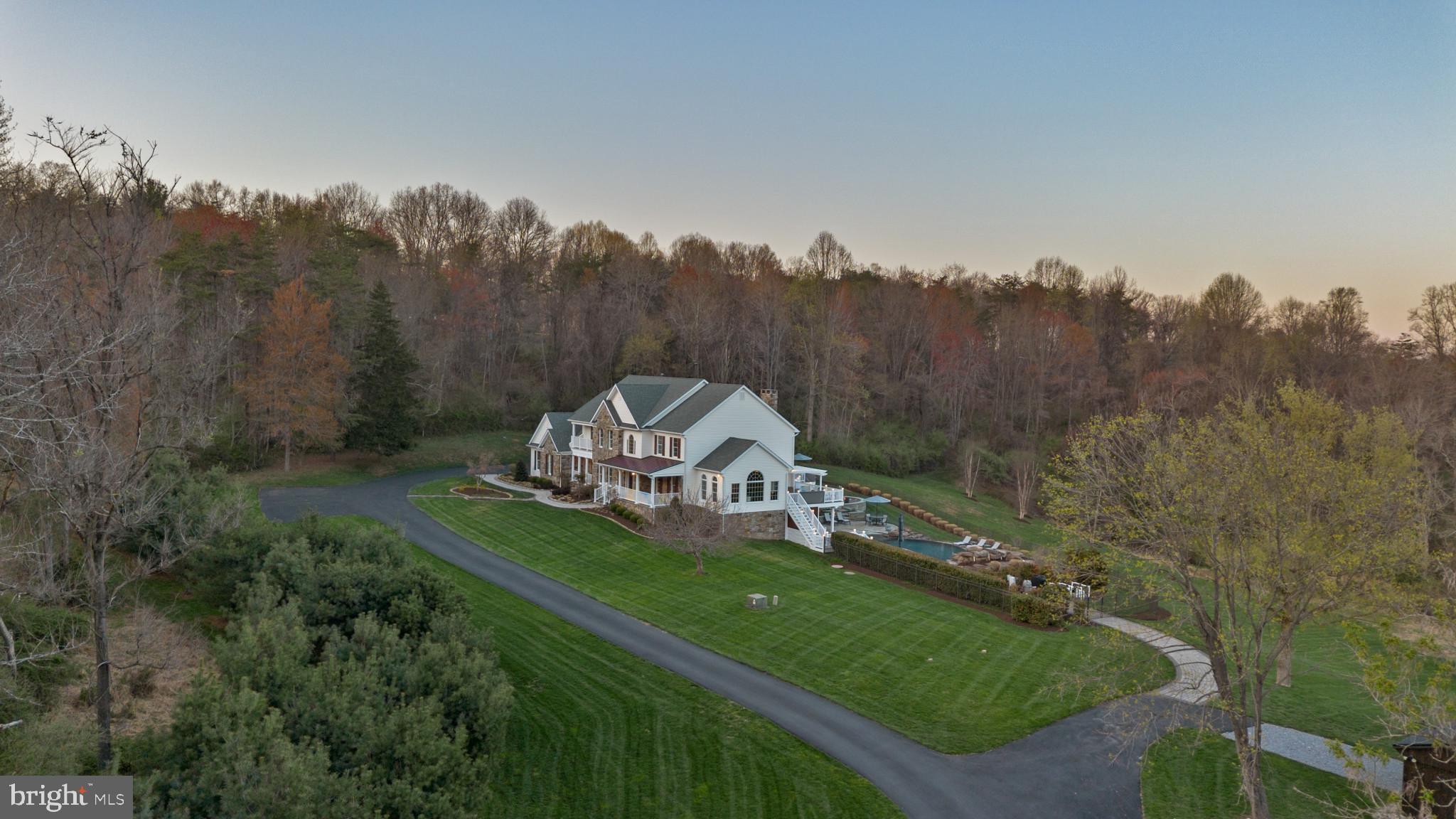 WHITE HALL - Residential