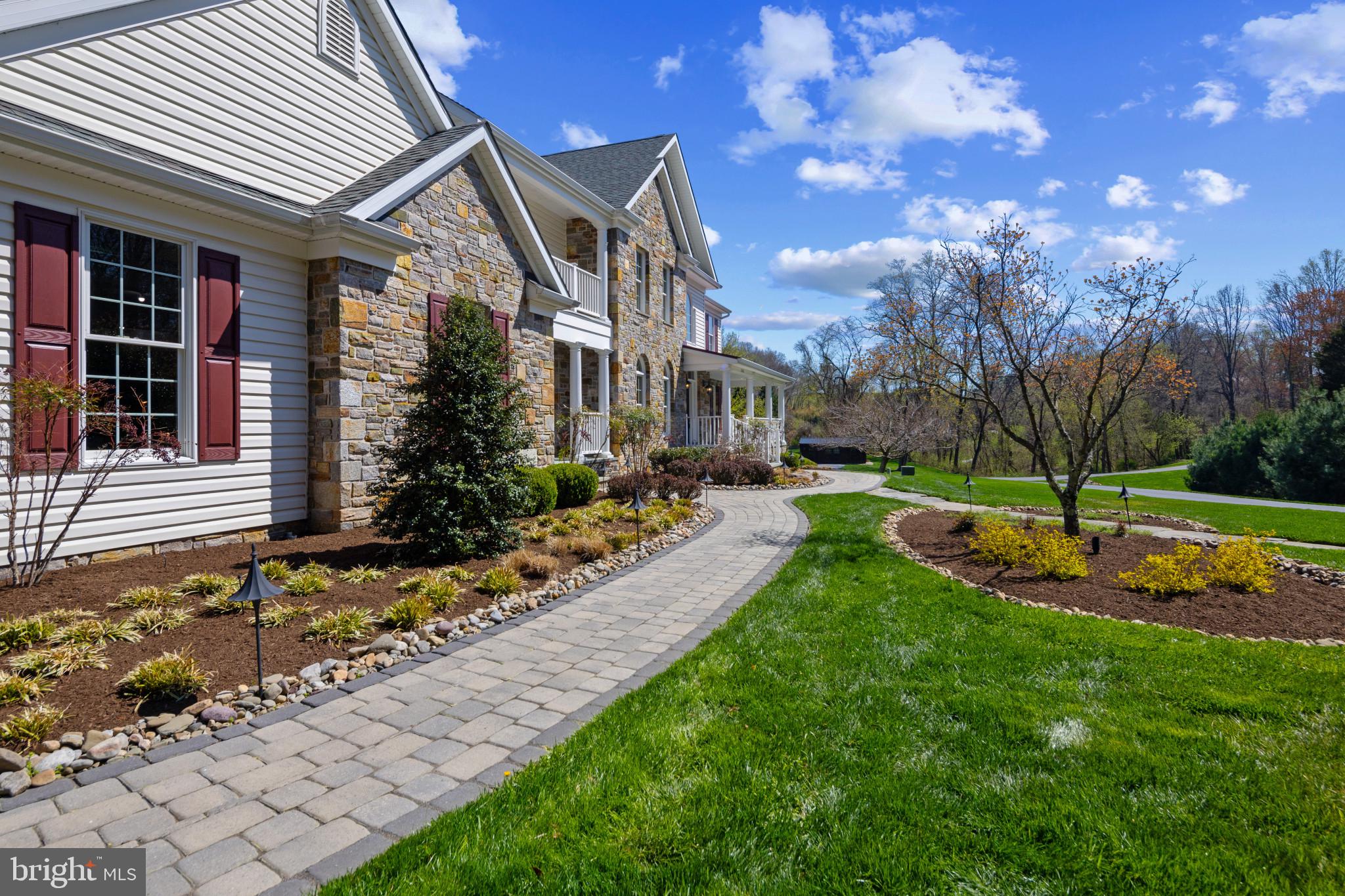 WHITE HALL - Residential