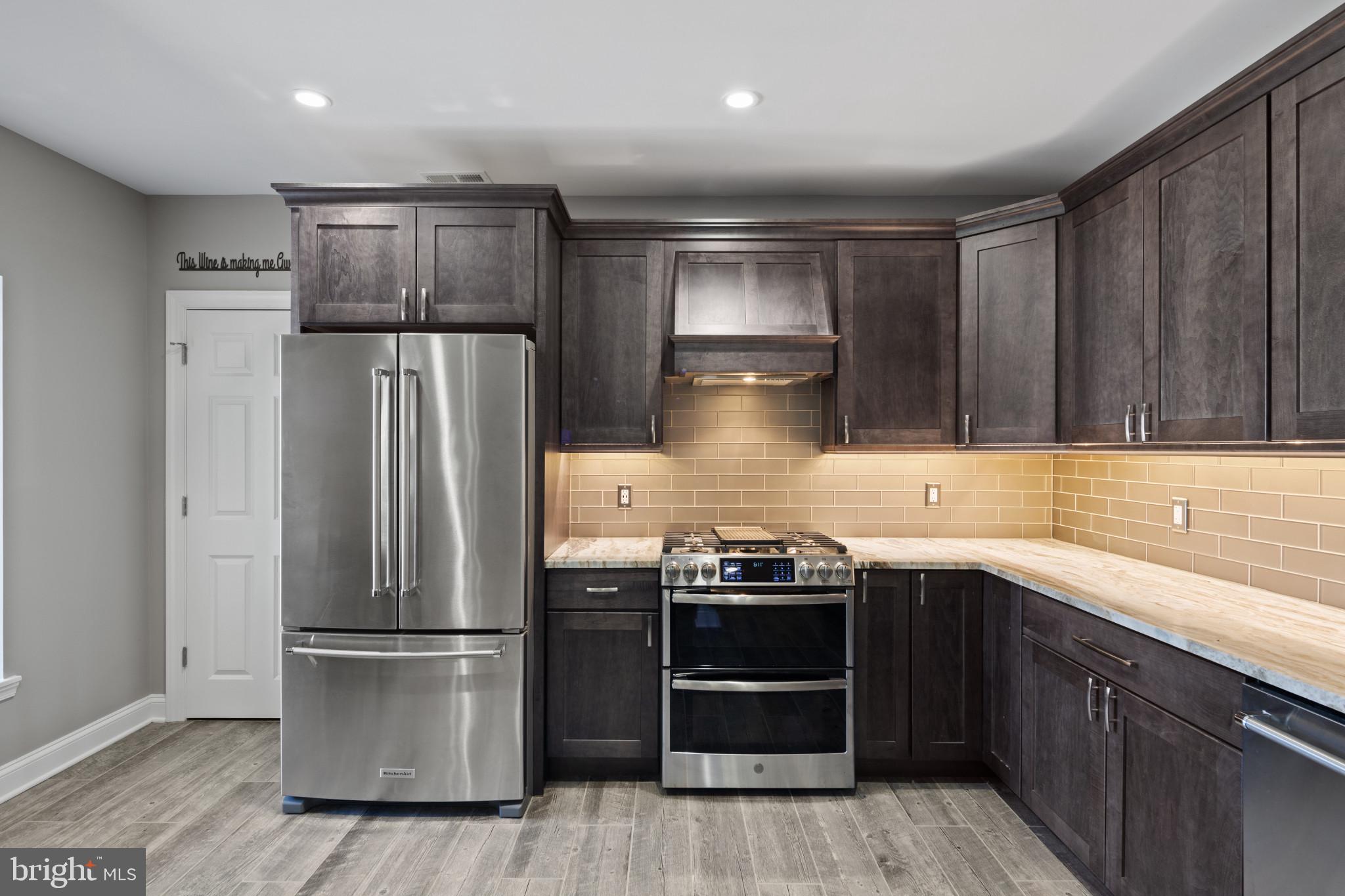 WHITE HALL - Residential