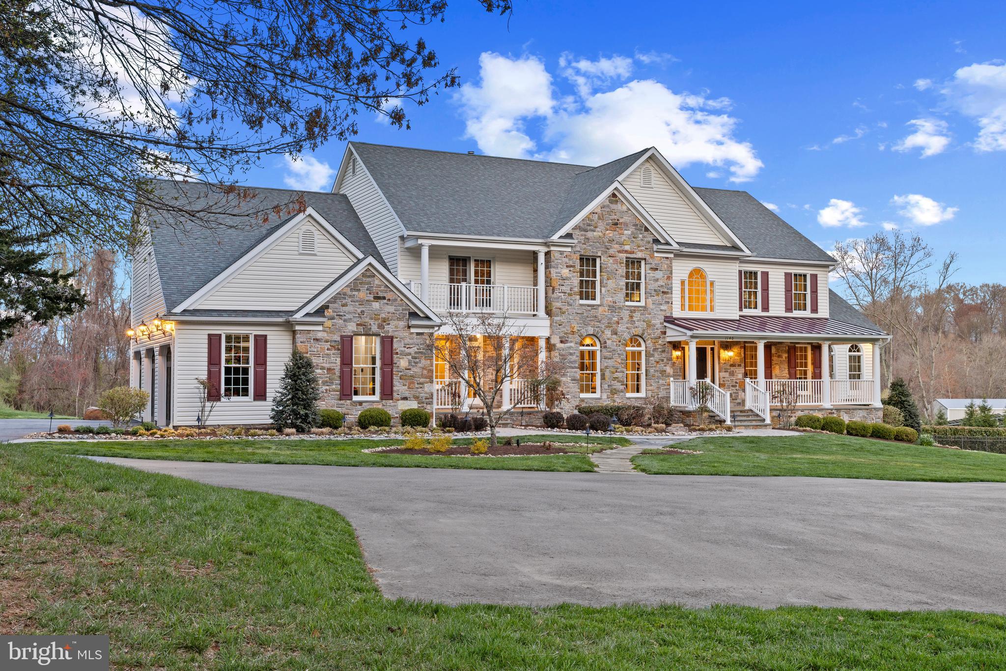 WHITE HALL - Residential