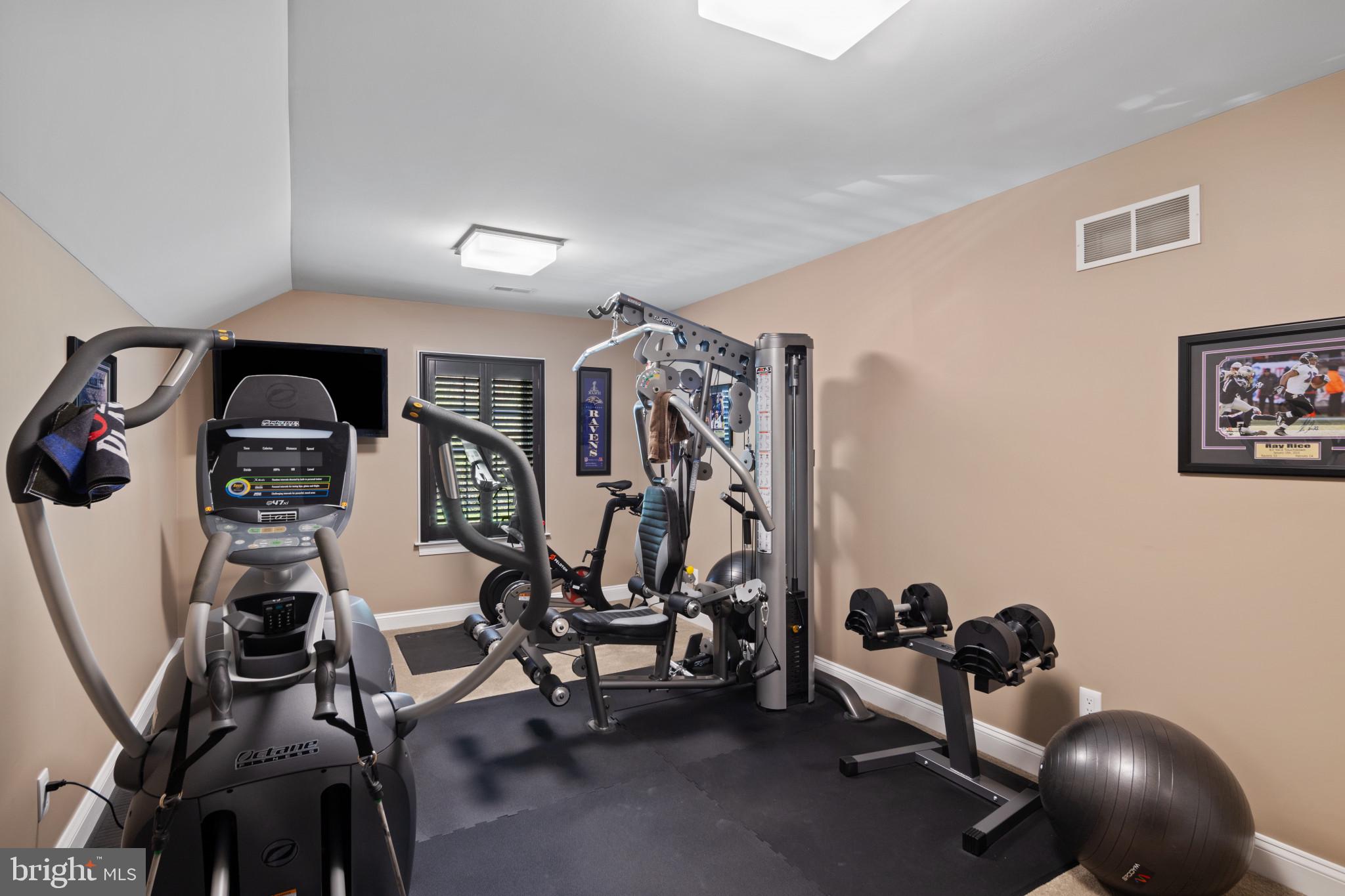 WHITE HALL - Residential