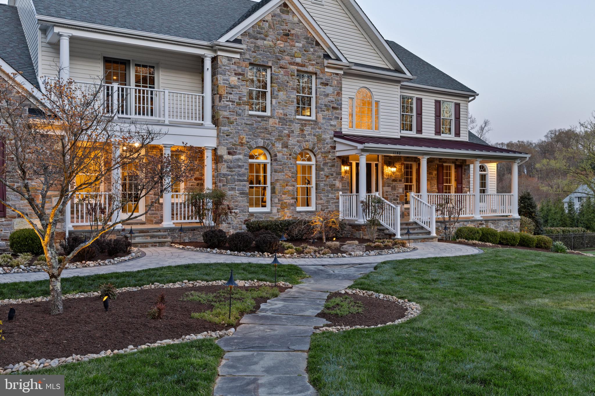 WHITE HALL - Residential