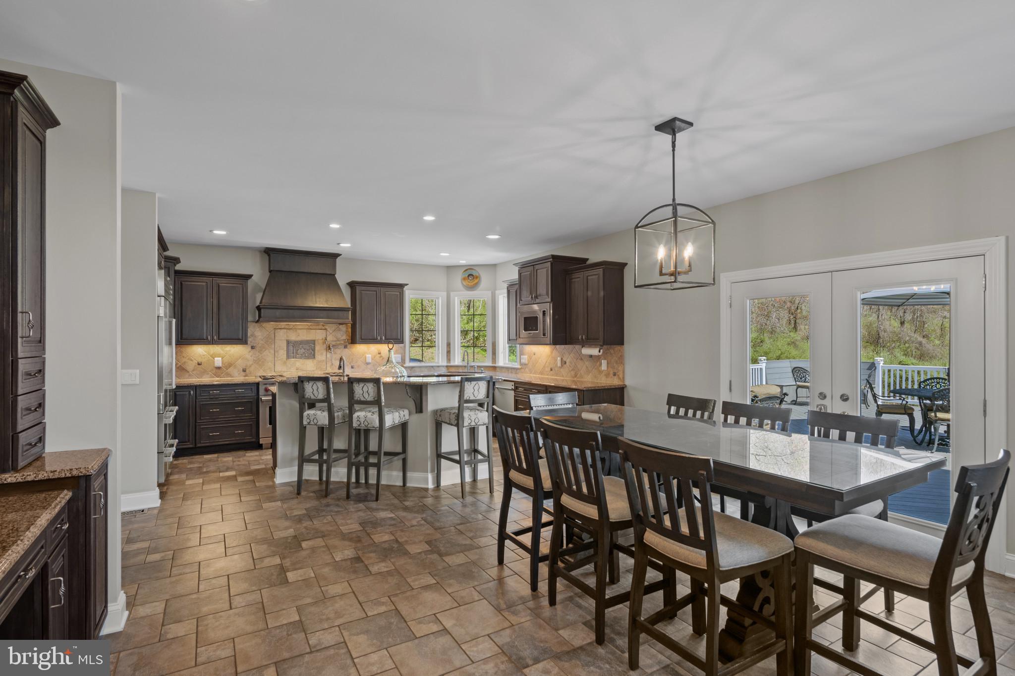 WHITE HALL - Residential