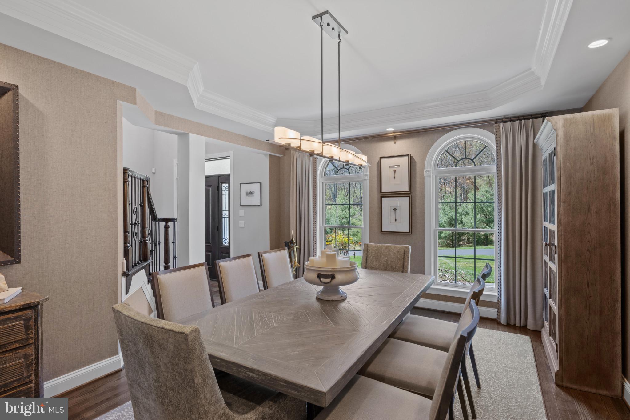 WHITE HALL - Residential