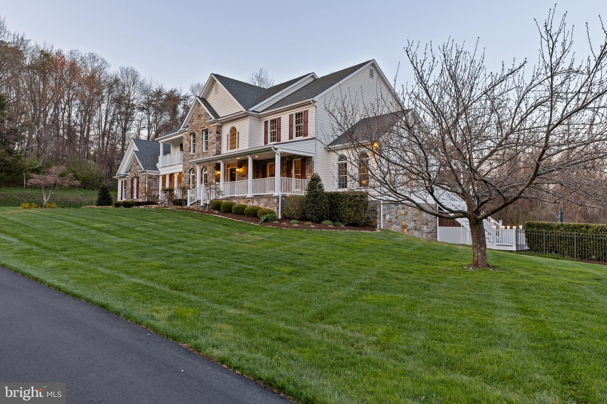 WHITE HALL - Residential