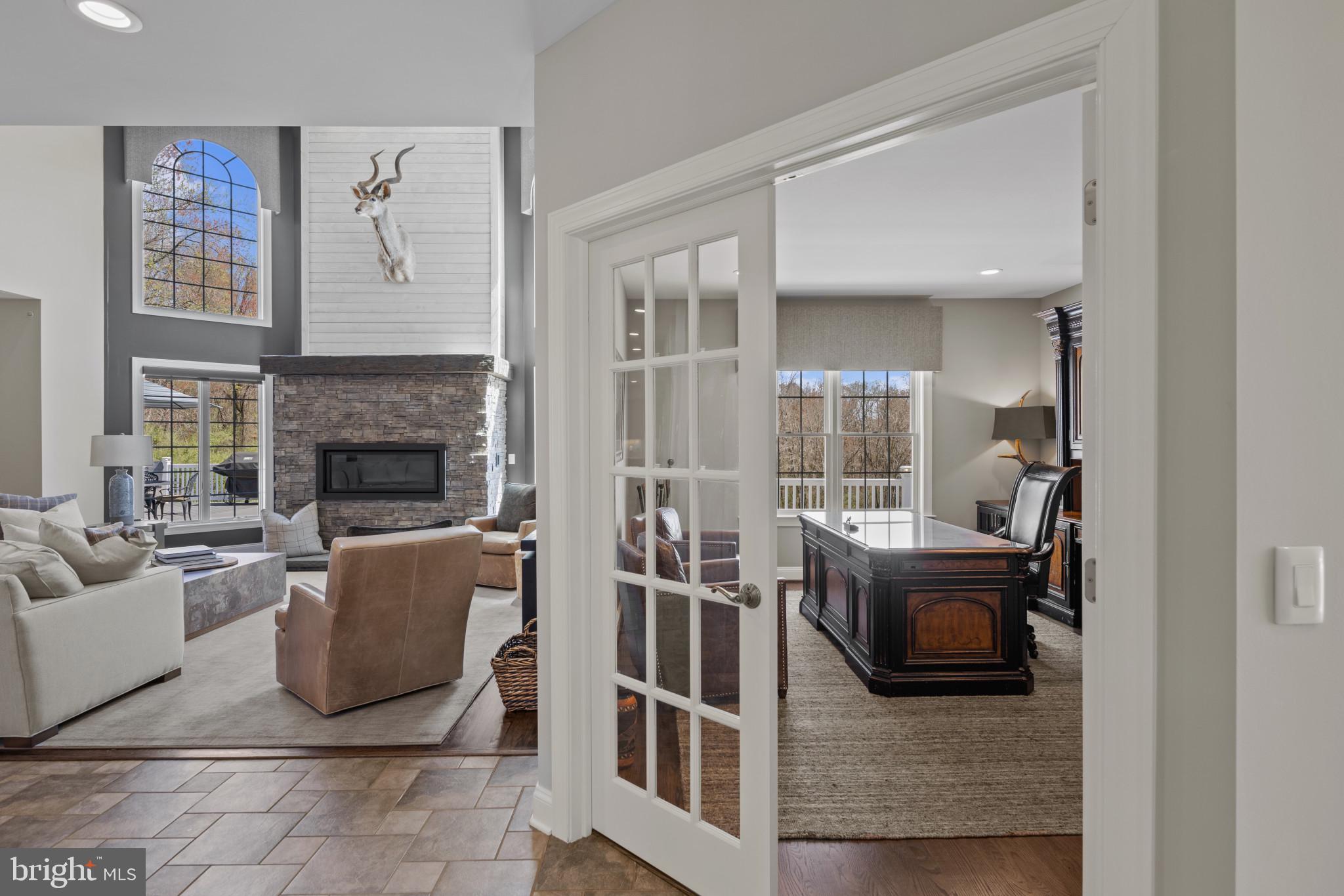 WHITE HALL - Residential