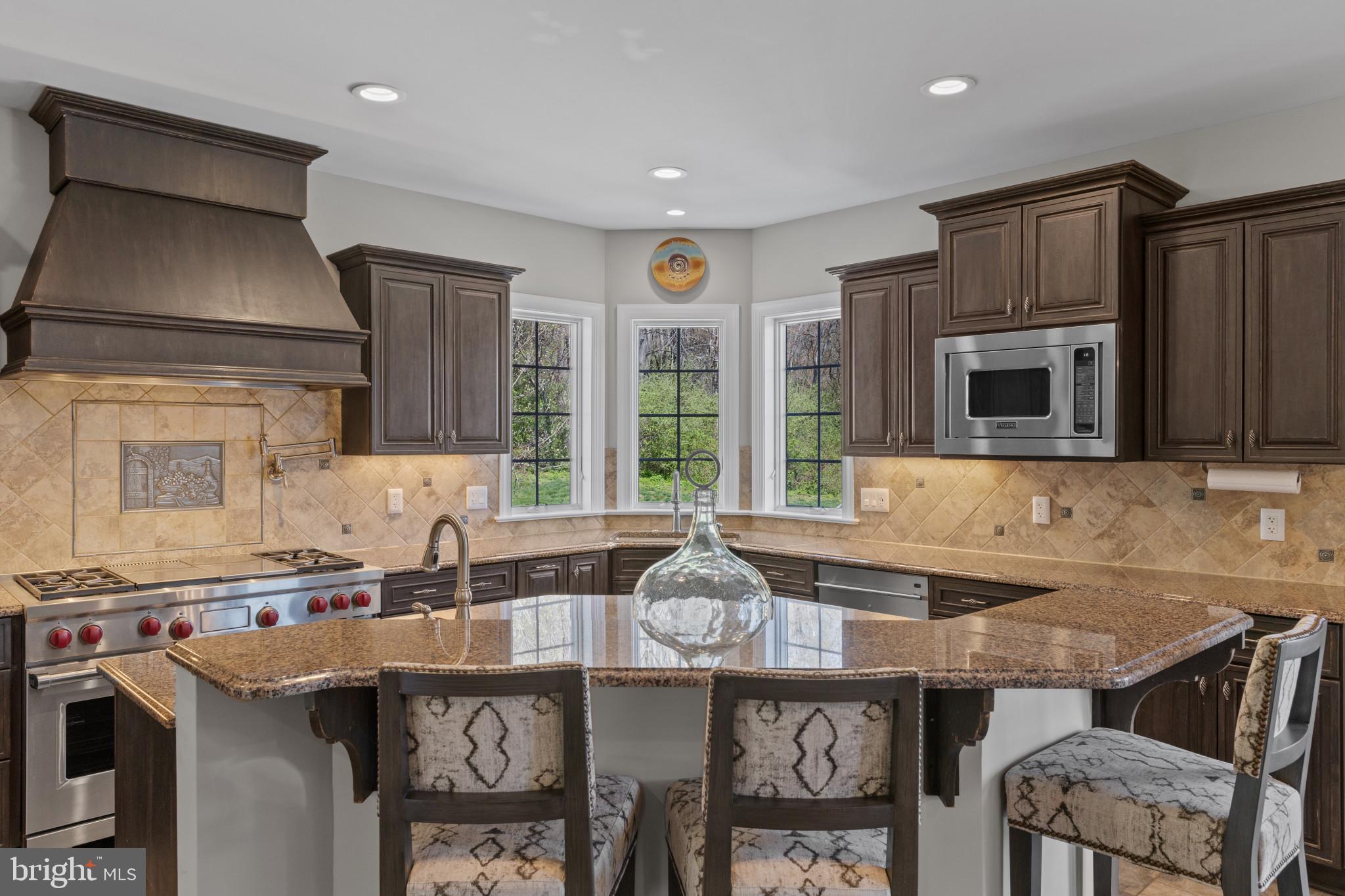 WHITE HALL - Residential