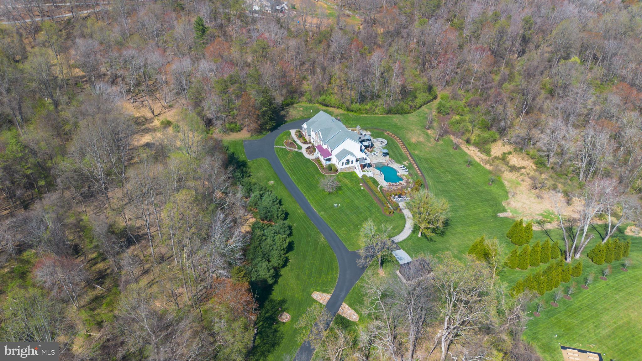 WHITE HALL - Residential