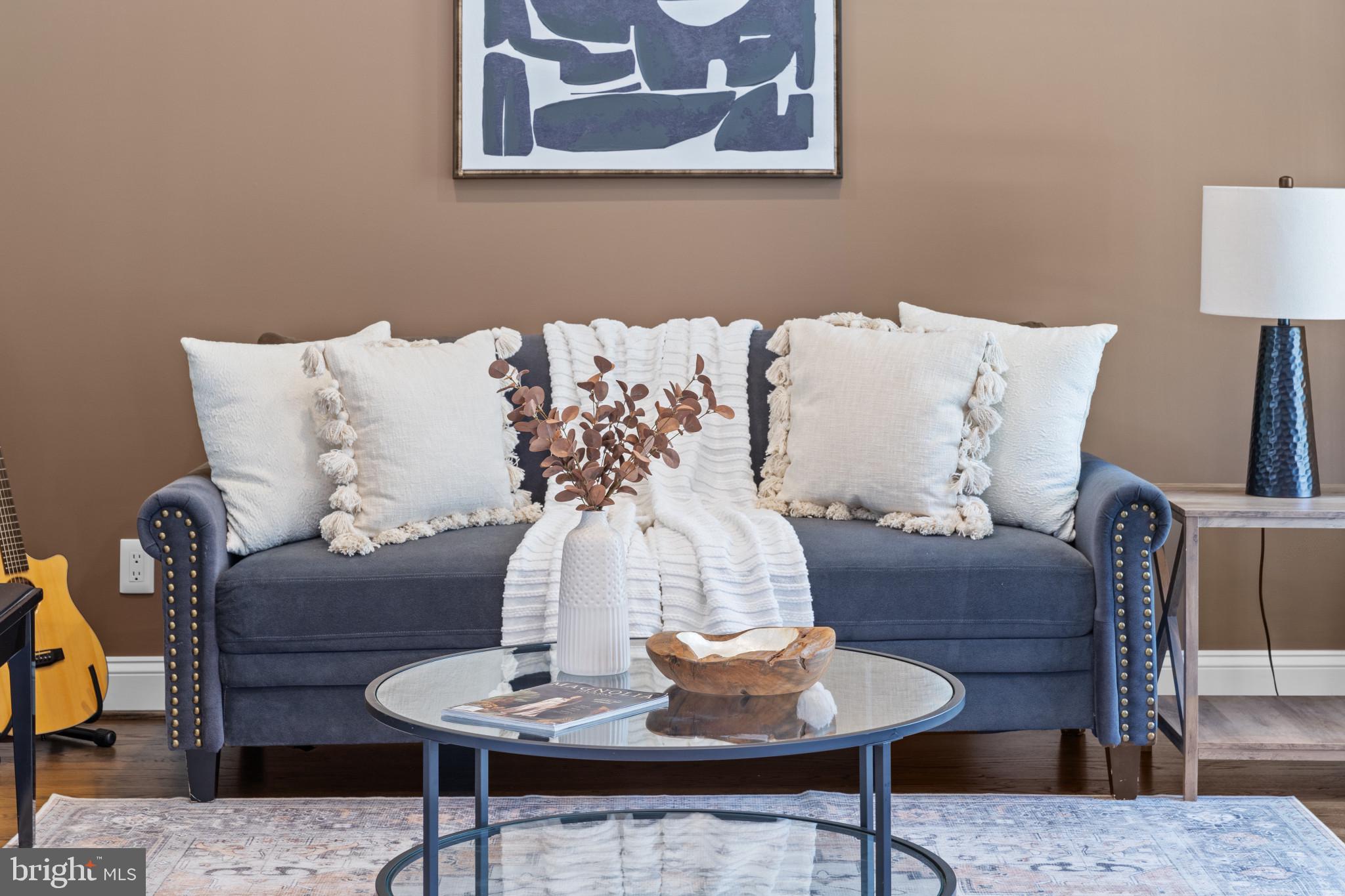 WHITE HALL - Residential