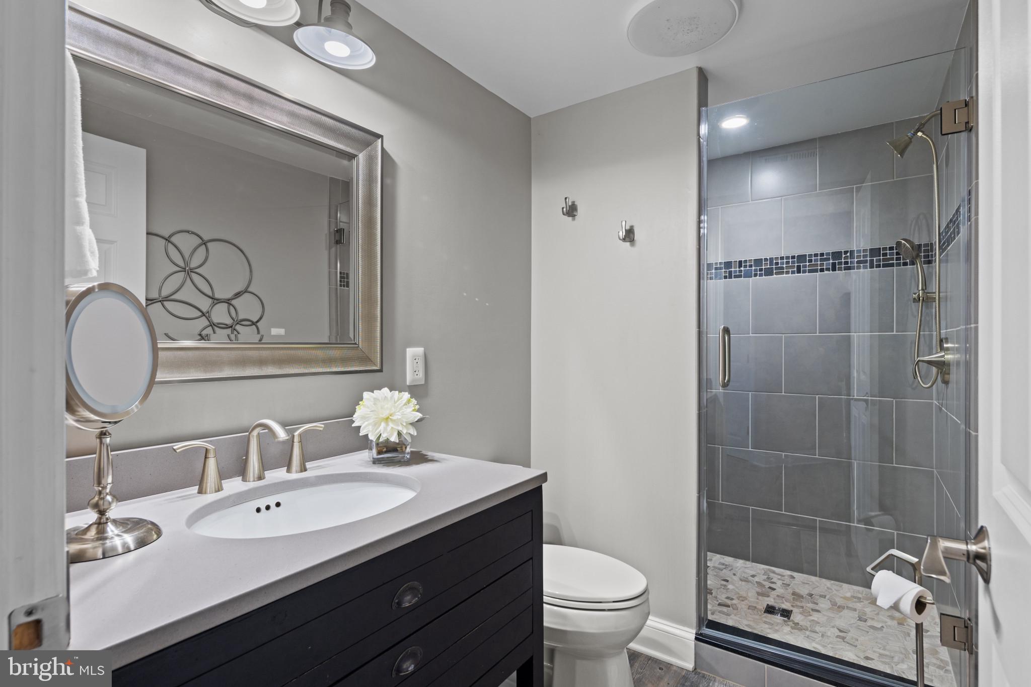 WHITE HALL - Residential