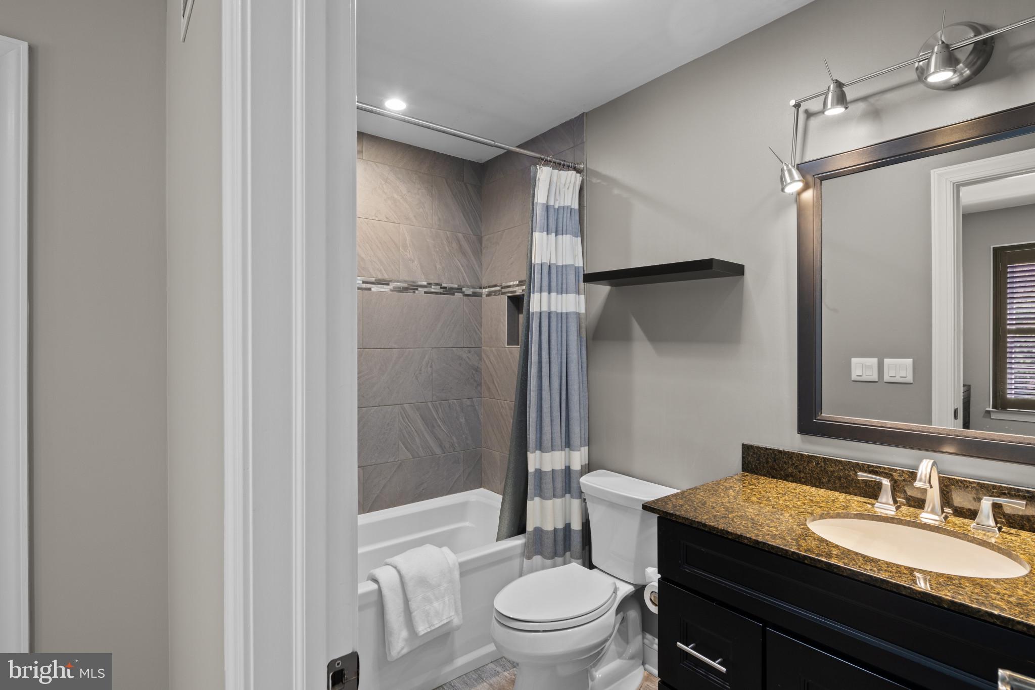 WHITE HALL - Residential