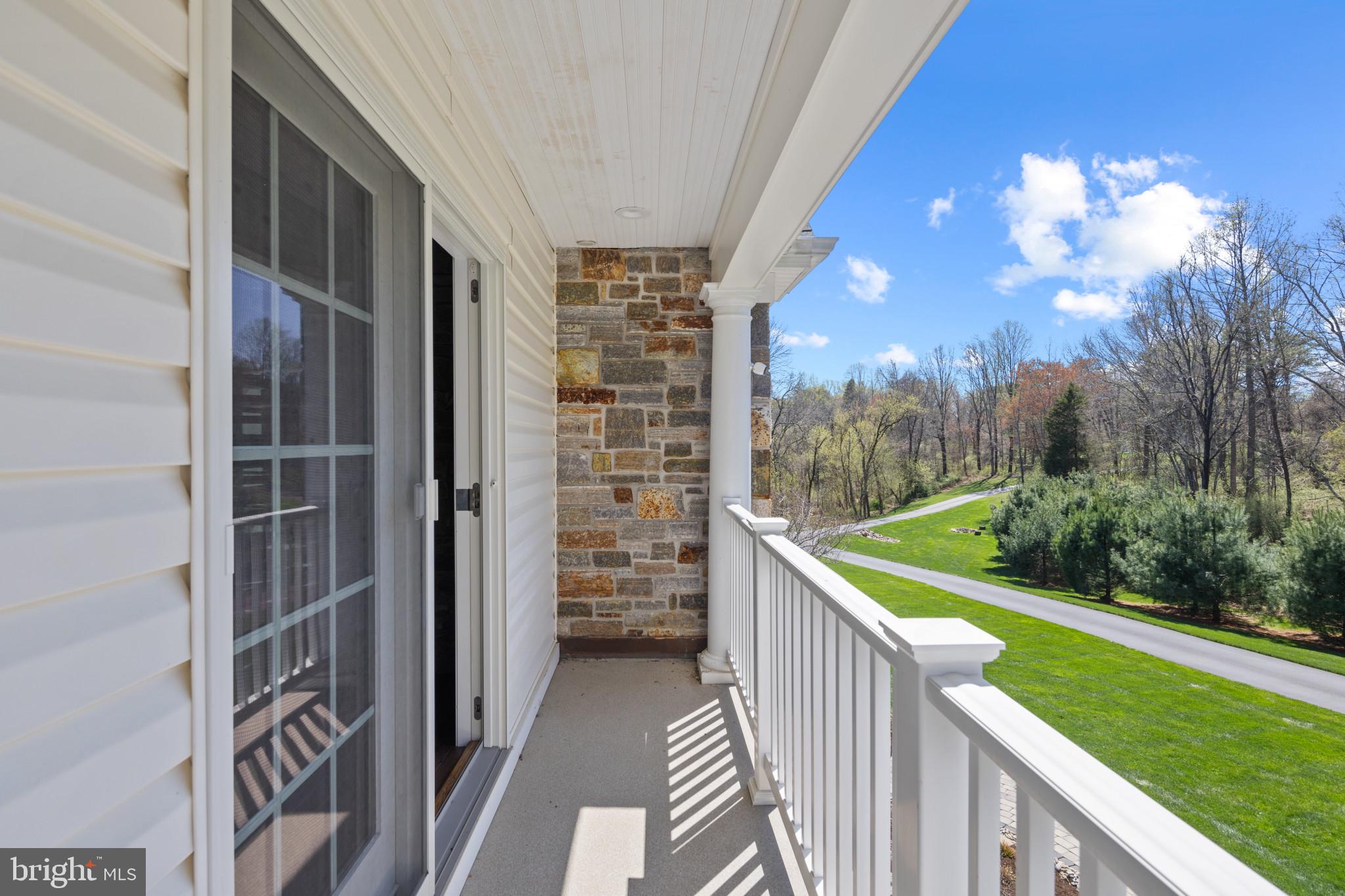 WHITE HALL - Residential