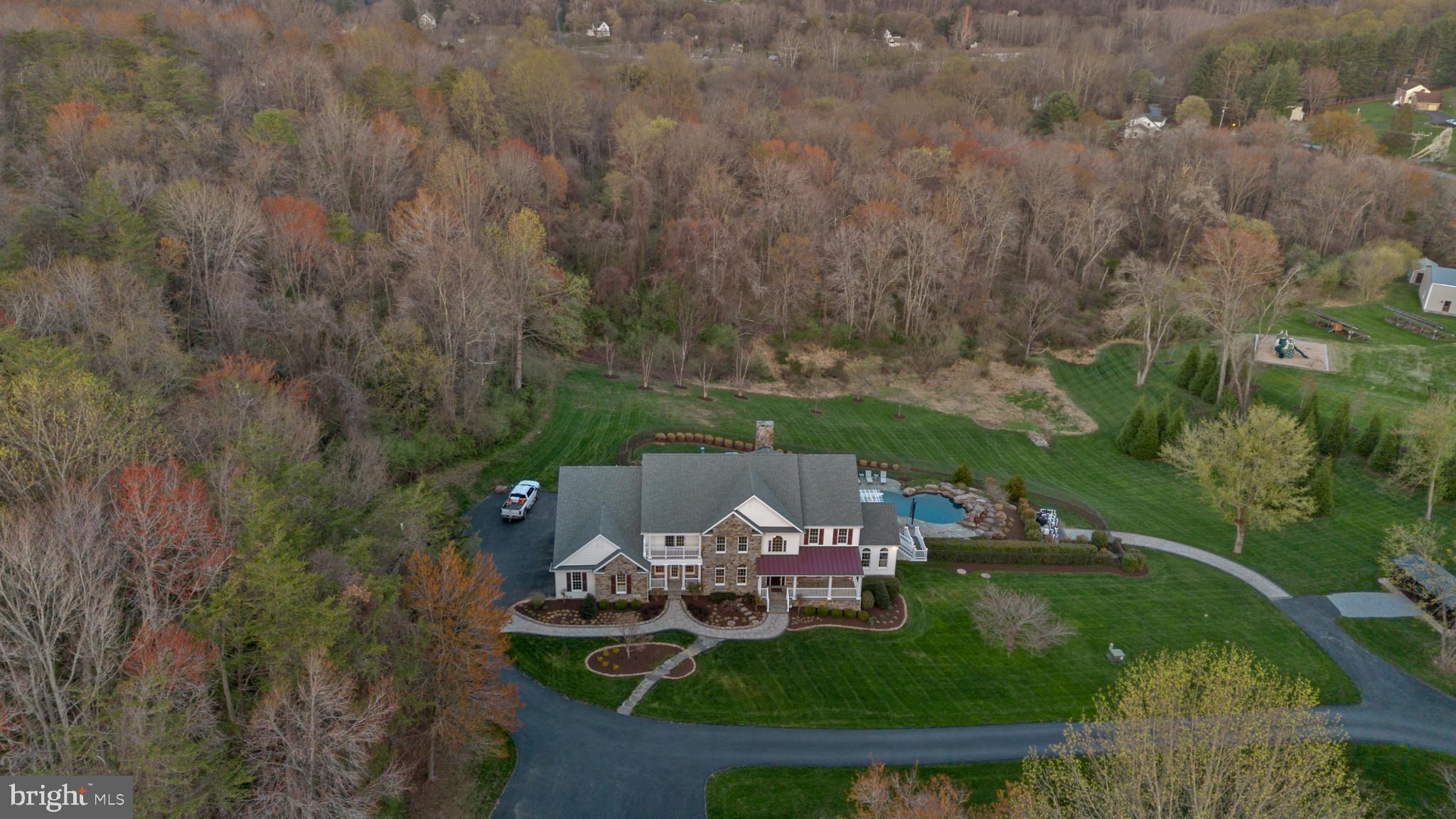 WHITE HALL - Residential