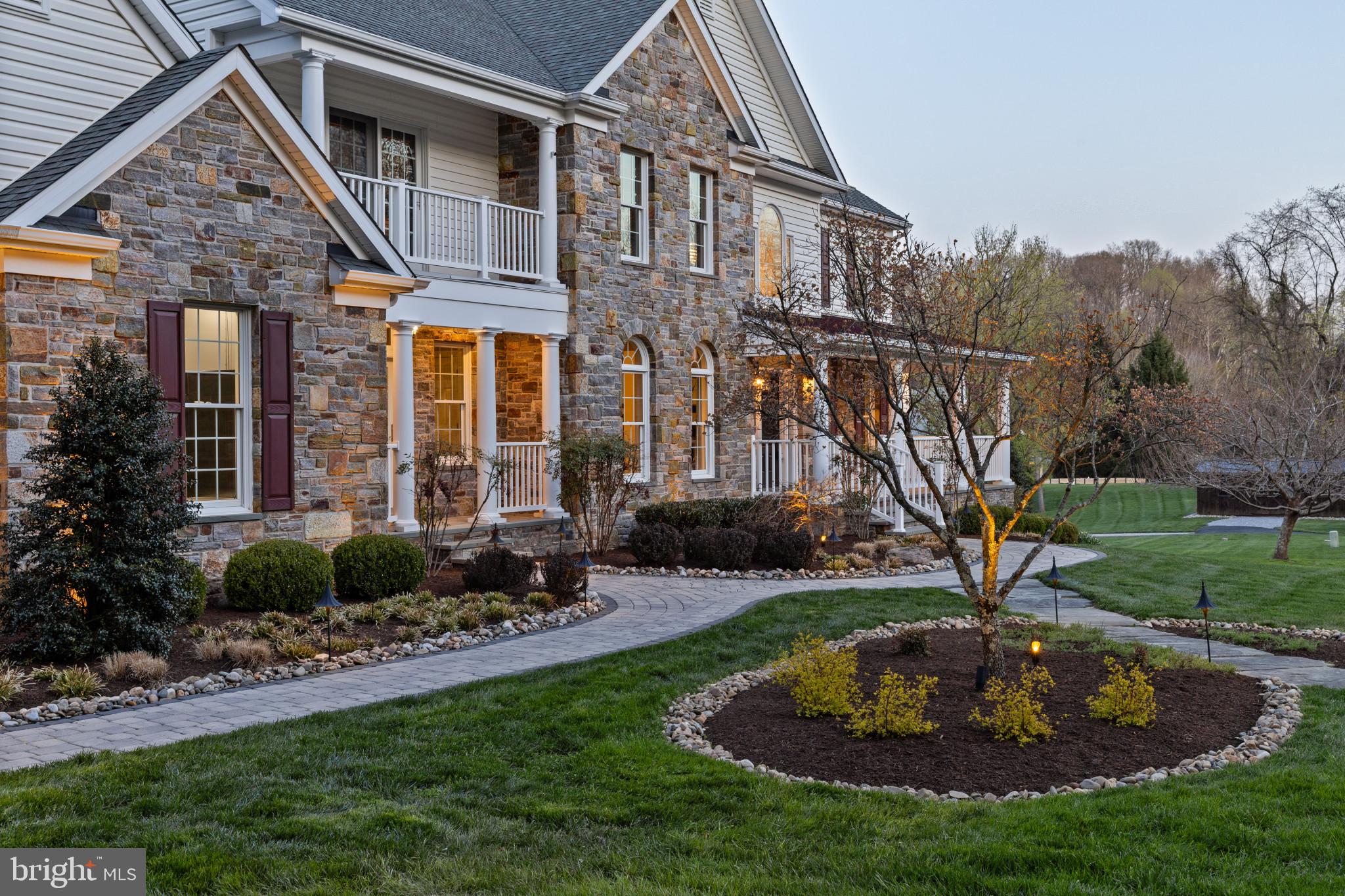 WHITE HALL - Residential