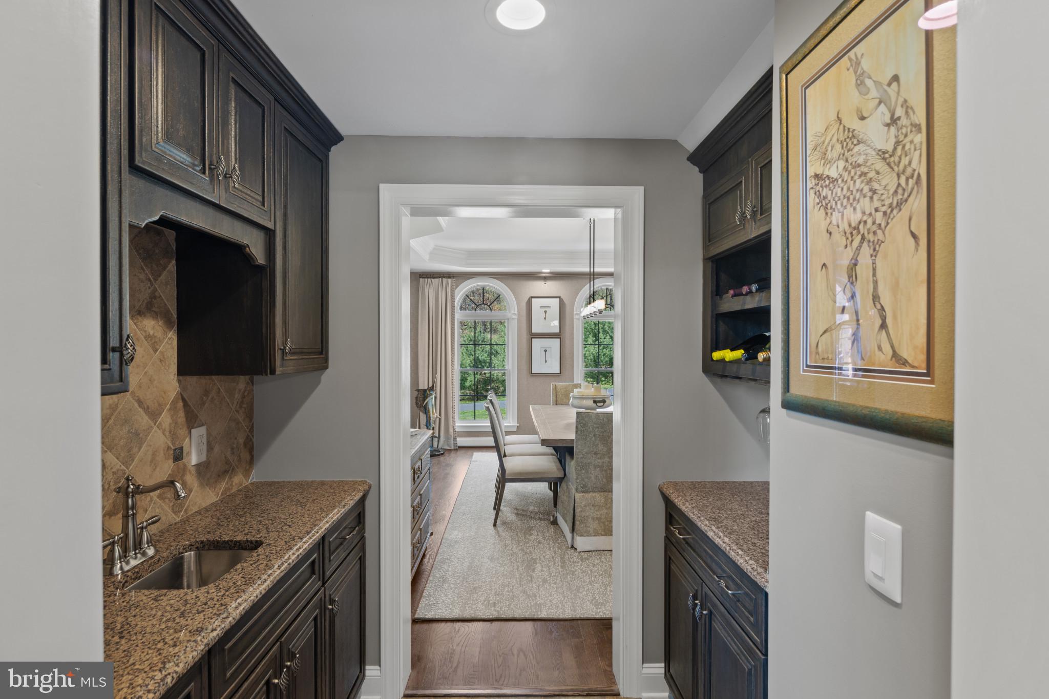 WHITE HALL - Residential