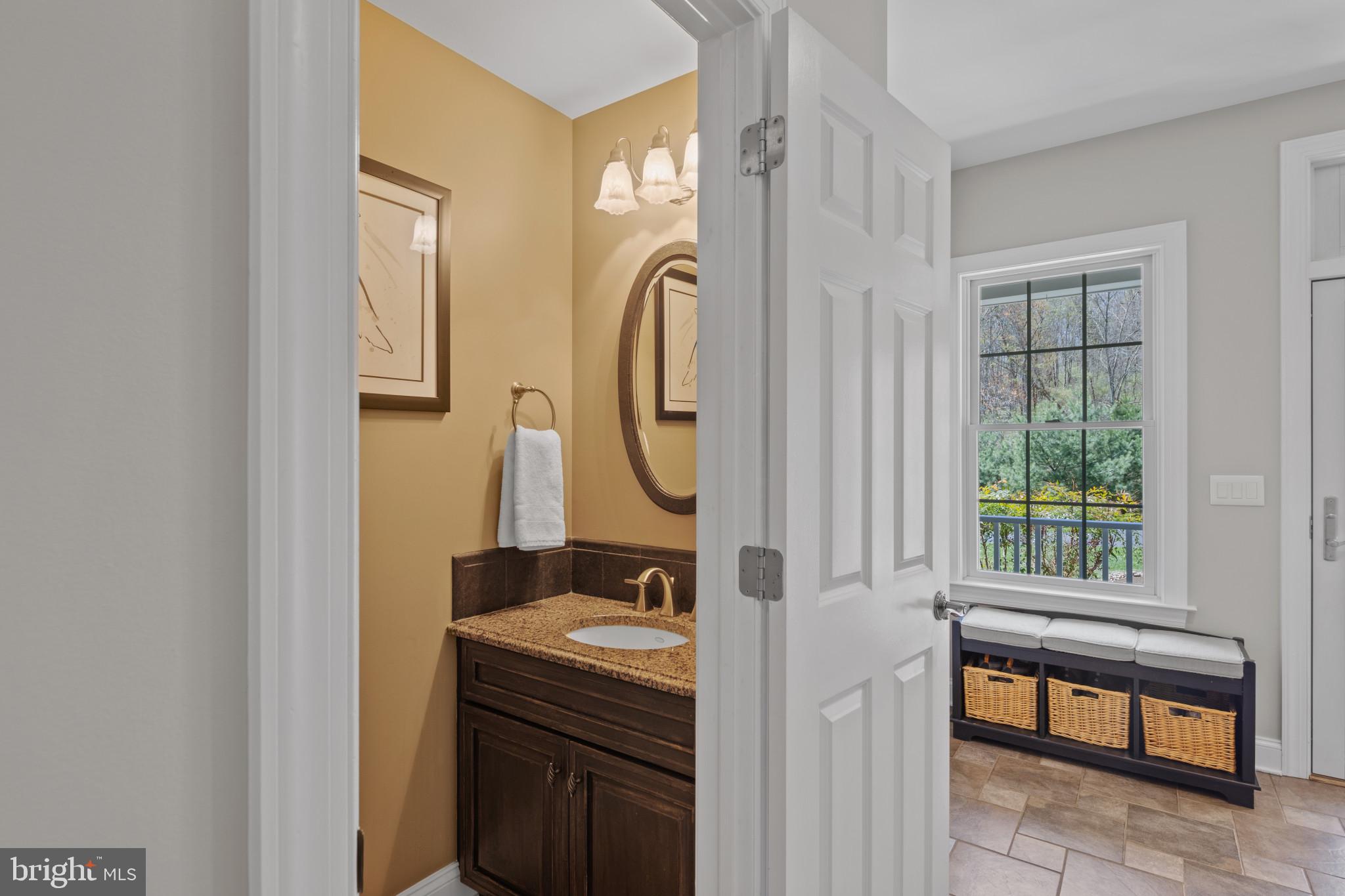 WHITE HALL - Residential