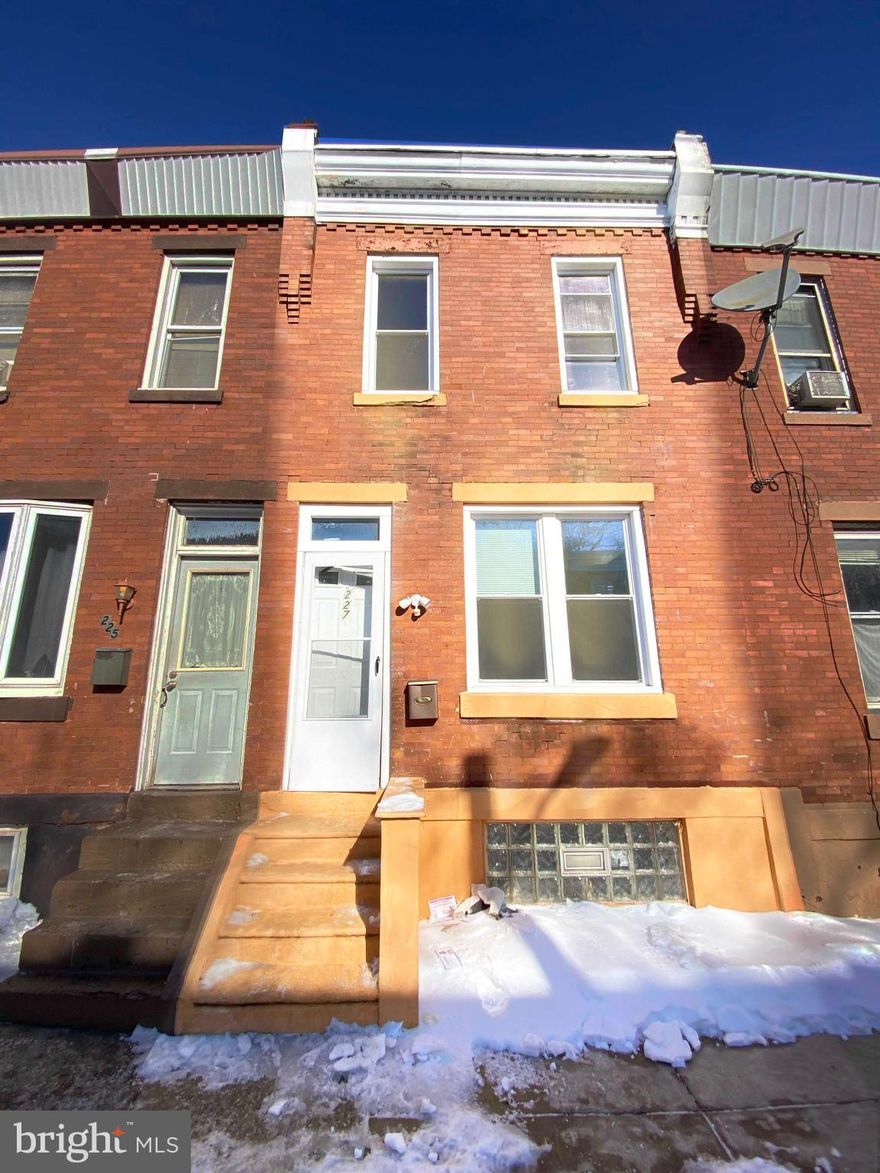 Welcome to 227  E Elkhart St– a smart investment in a growing neighborhood!👌 🎁This charming duplex Was fully renovated , it is an excellent opportunity for investors or homeowners looking to generate steady rental income while benefiting from an area with a vibrant culture and that's actively developing. 🌞 Unit 1 offers 1 bedroom 🛏️ and 1 full bathroom 🚽🚿 , with a living/dining 🛌 area featuring ceramic flooring. The bedroom sits just off the main area, next to a clean full bath. 👌it also features a kitchen with Formica countertops—ready for tenant 🤑 use or personal touches 🎇. 🆙Unit 2 includes 1 bedrooms 🛏️ and 1 full bathroom🚿🚽 , also boasting ceramic flooring throughout. The layout is comfortable and functional, with a kitchen with Formica countertops.Whether you're looking to live in one unit and rent the other 💲, or add a new income to your rental portfolio, this property checks all the boxes. ✅ 🏃‍➡️Don't miss out on a property that offers, future growth, and a great location in an emergent area!💵PLUS!! : it also has a new roof with a 10-year warranty!!
