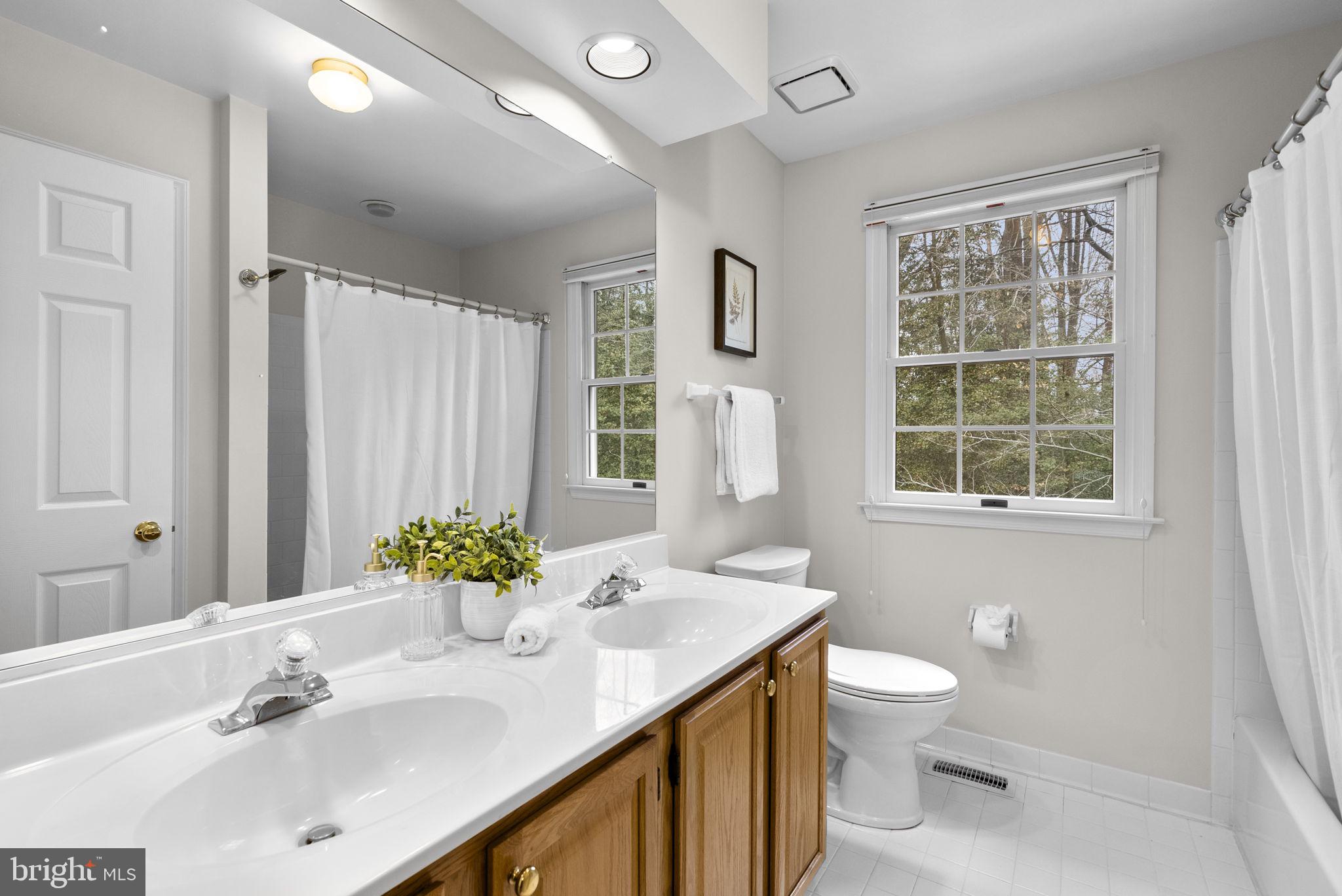 TWIN HILLS - Residential