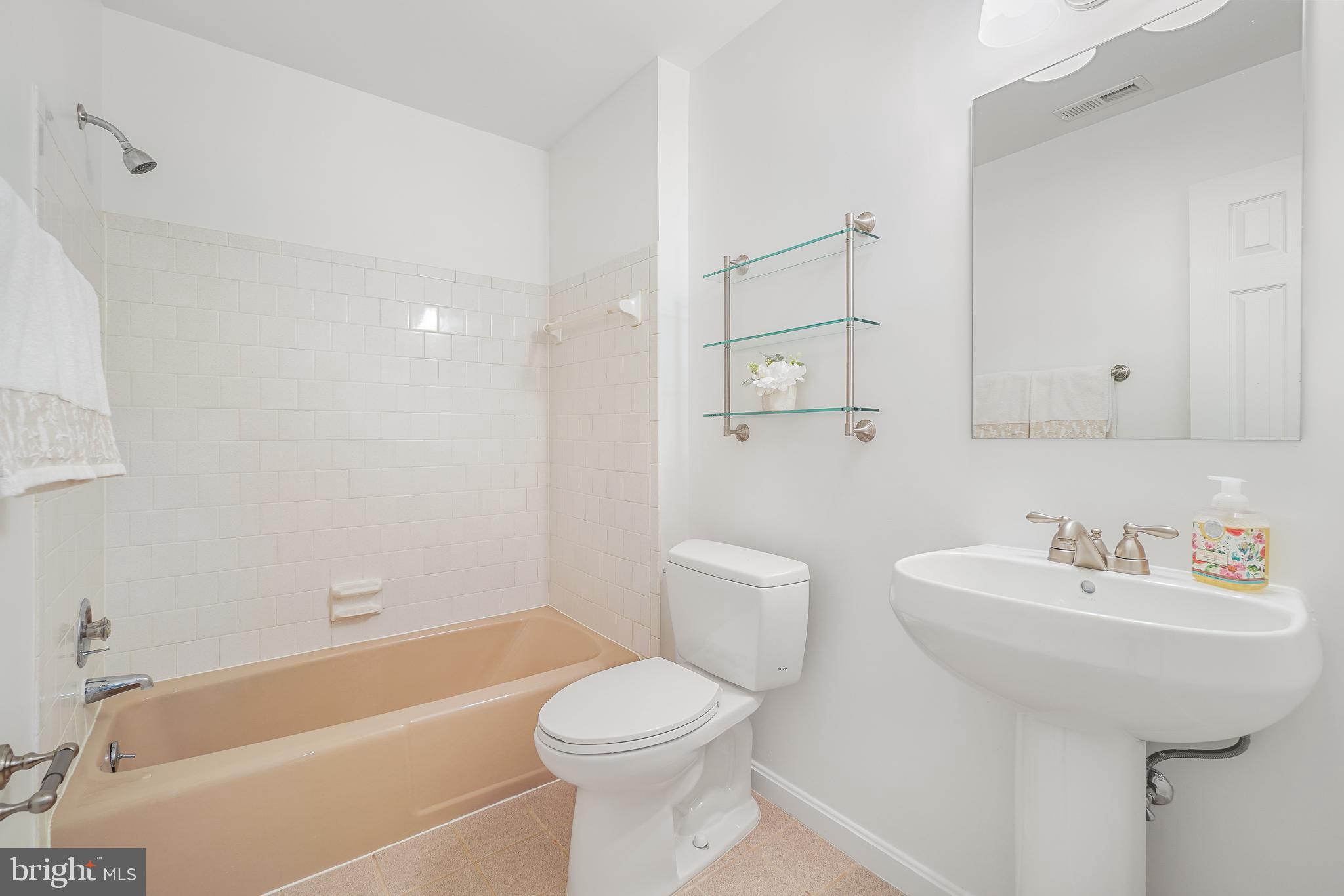 BROOKVILLE KNOLLS - Residential