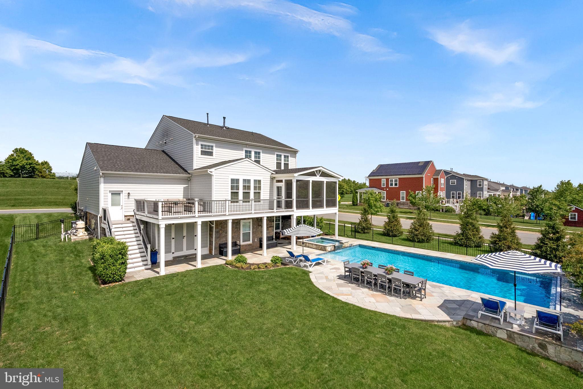 MEADOW BROOK FARM - Residential