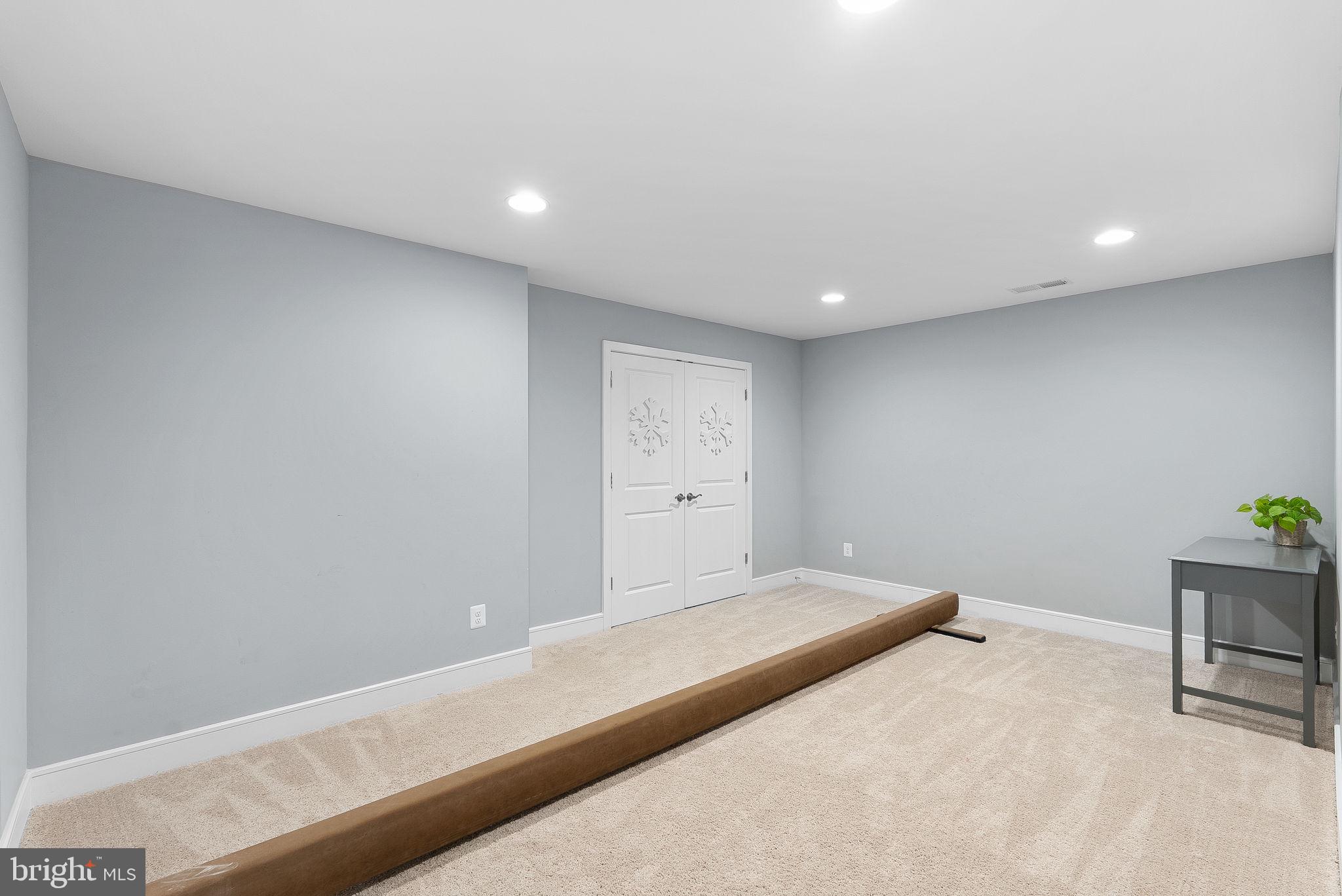 MEADOW BROOK FARM - Residential