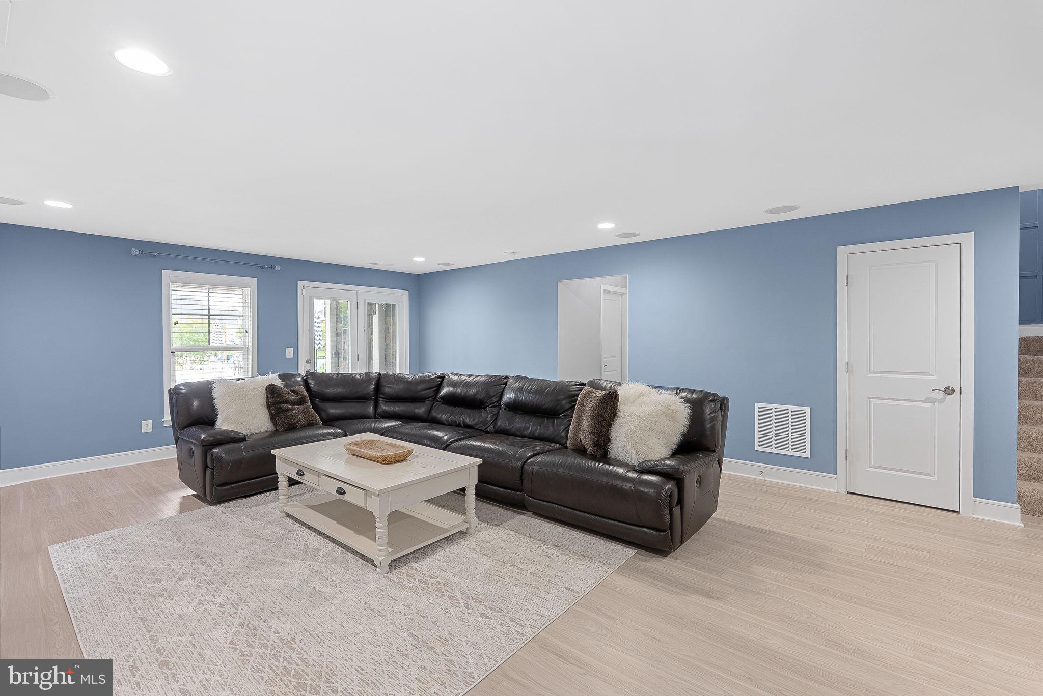 MEADOW BROOK FARM - Residential