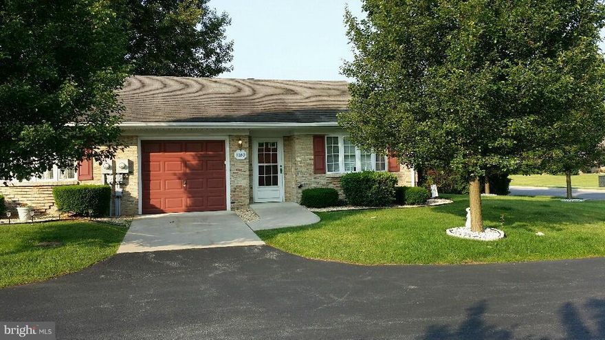 Don't miss another chance to live WEST IRVIN HEIGHTS DEVELOPMENT, in this handicap accessible end unit town home , one owner  offering 2 bedrooms, 1 1/2 bath, open floor plan large kitchen, living room, one car garage on lovely landscaped yard with private patio on back of home.OPEN HOUSE THIS SUNDAY, 6/14.  SEE YOU THERE.