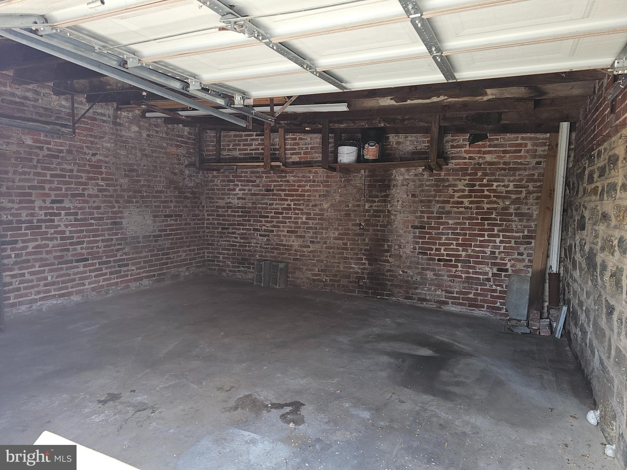 OVERBROOK - Commercial Sale
