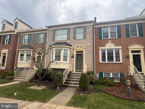 Townhouse For Sale - 908 Walnut Wood Road<br/> COCKEYSVILLE, MD 21030