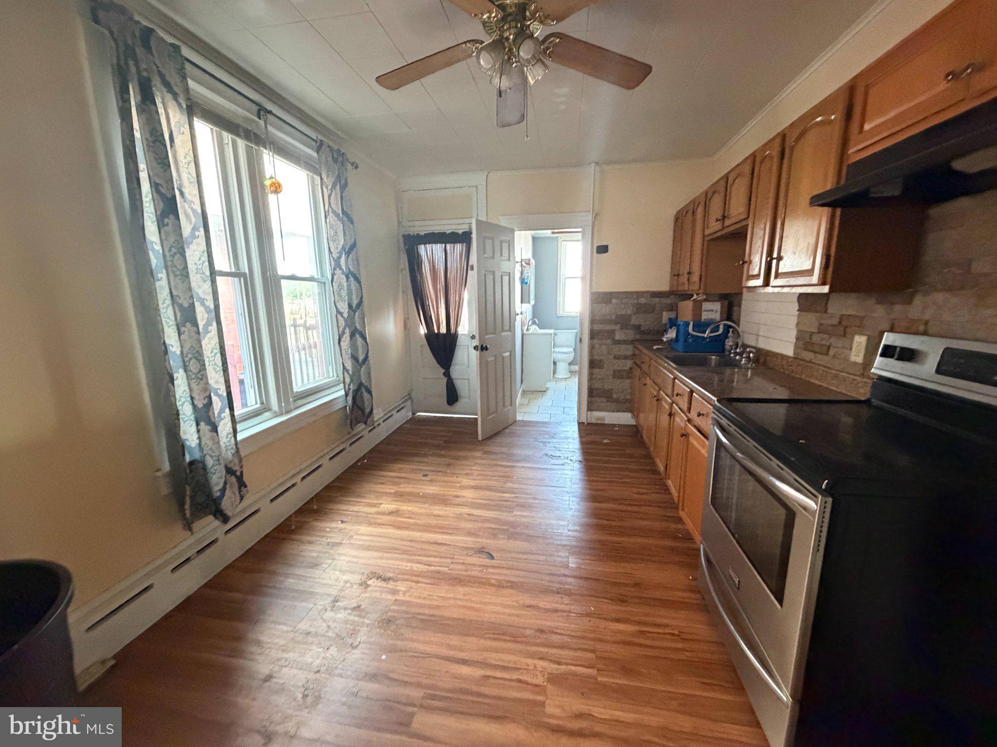 556 S 4TH STREET