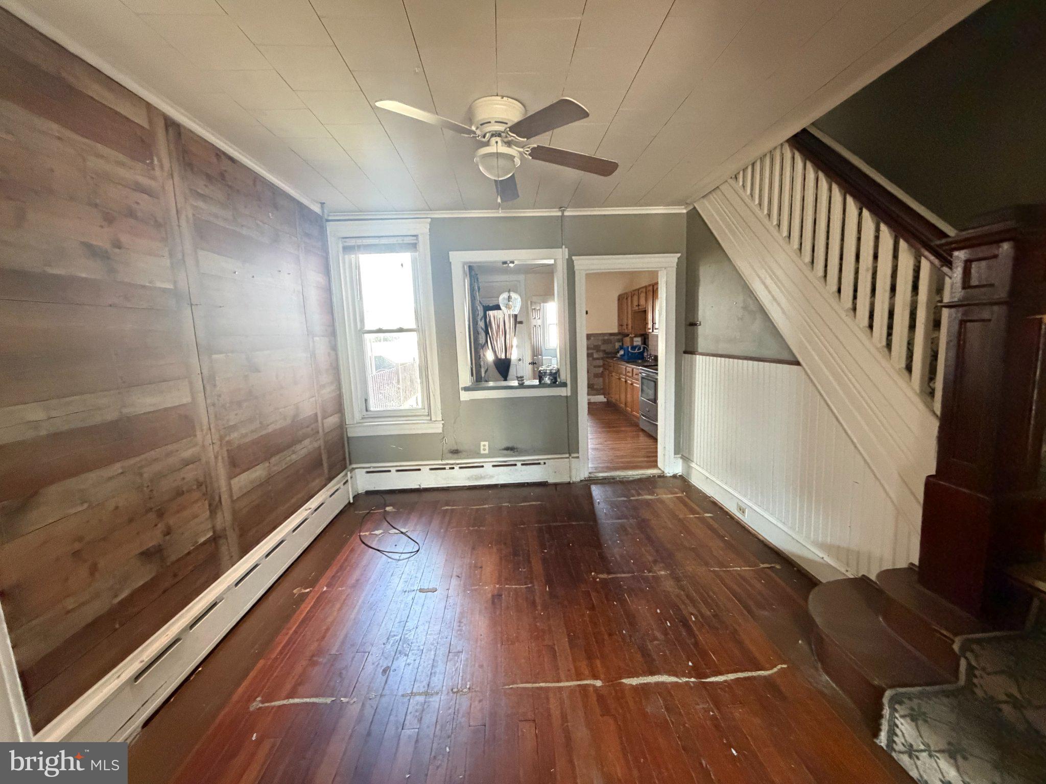556 S 4TH STREET