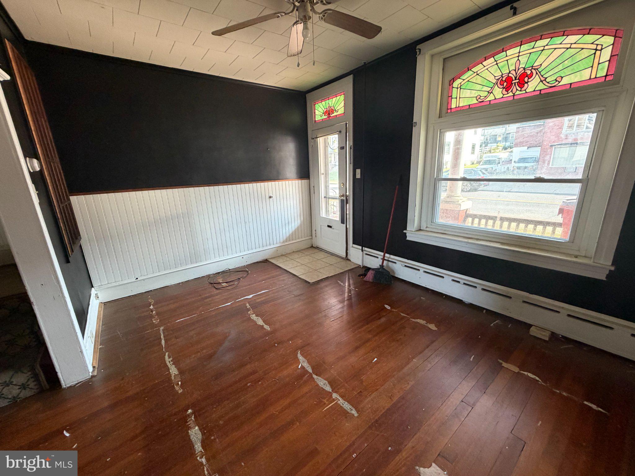 556 S 4TH STREET