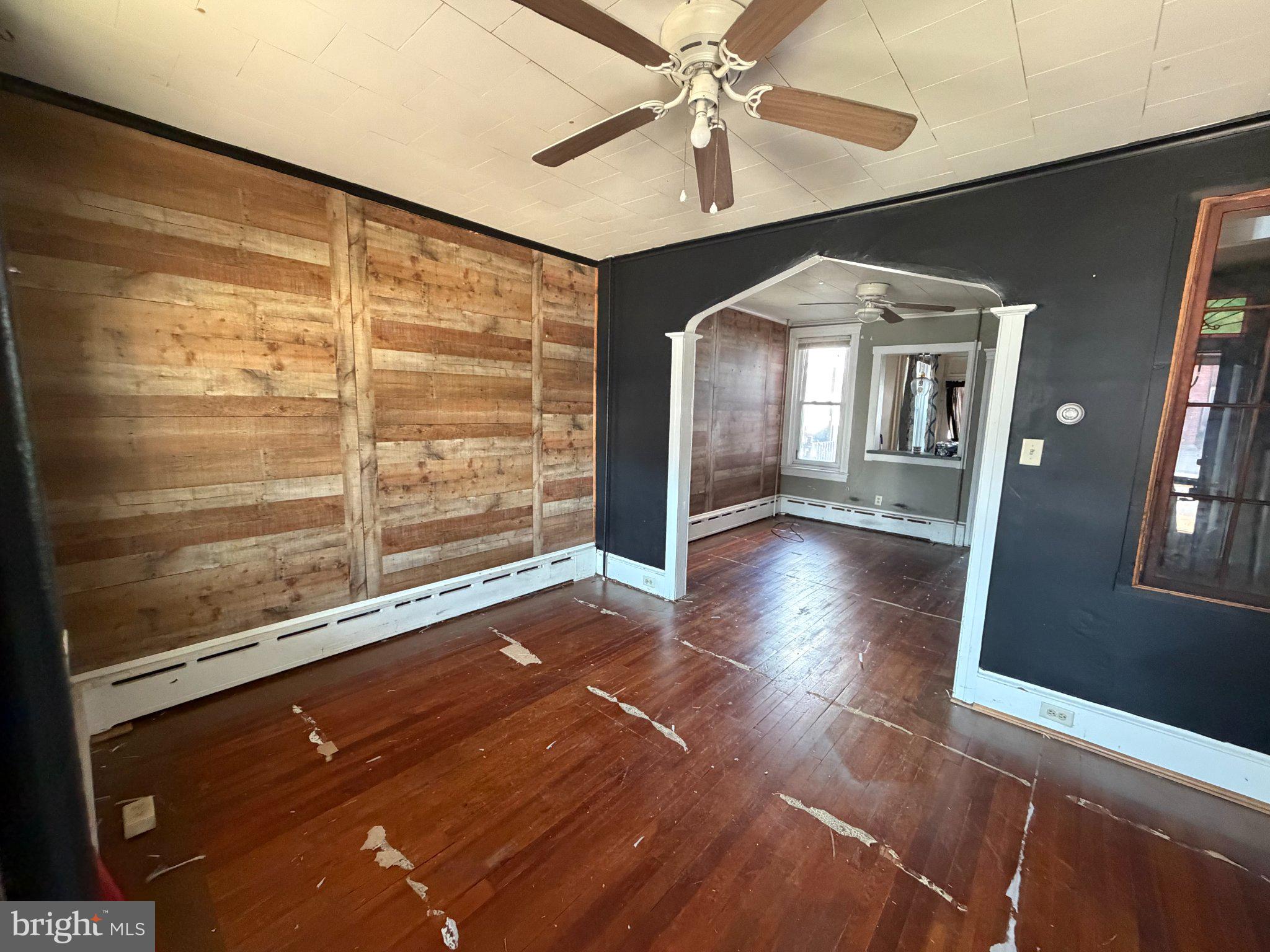 556 S 4TH STREET