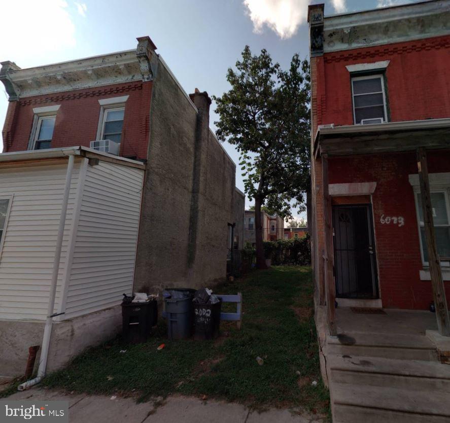 Opportunity awaits with this vacant lot located on a quiet residential block. Whether you're a builder, investor, or looking to customize your future home, this is a great chance to secure land in an up-and-coming area.
NOTE: The property will be sold in AS-IS condition. The buyer is responsible for U&O.