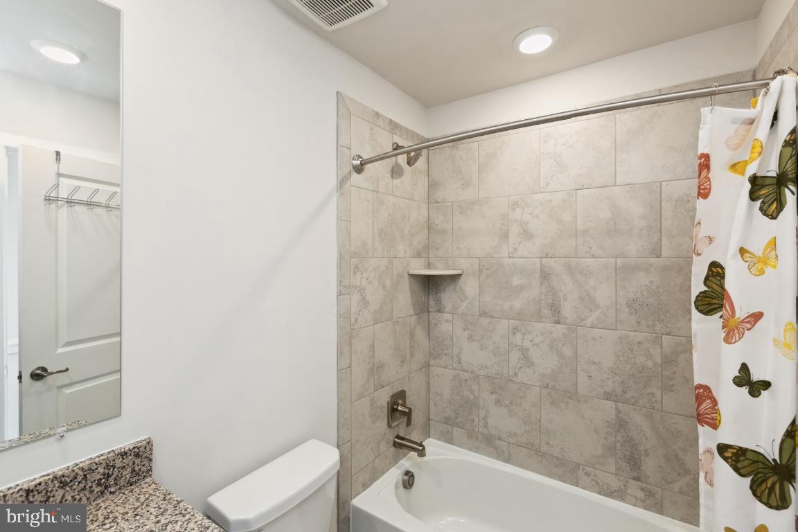 ST CHARLES TOWNS - Residential Lease